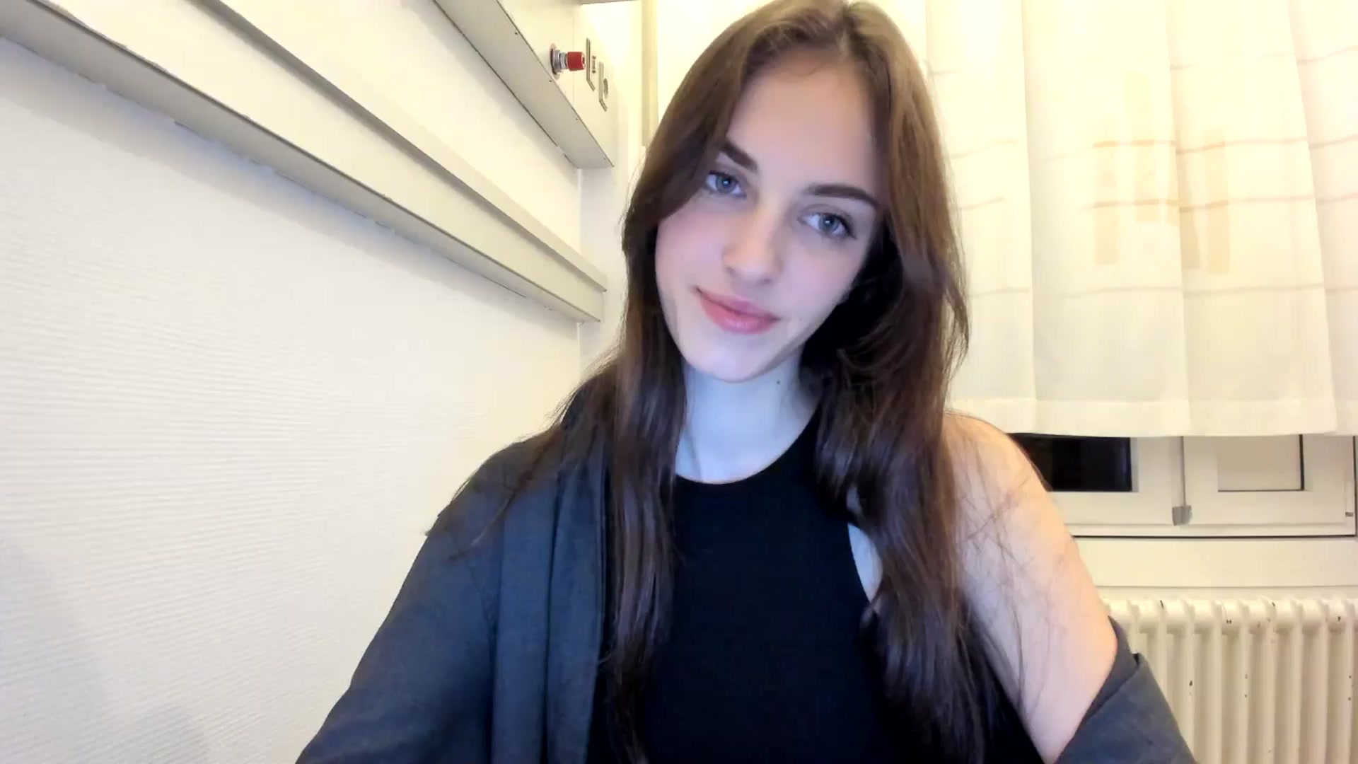 Gallery image thumbnail from Dashamoxy's myfreecams stream on, 12/18/2025, 20:15 image 2 of 20