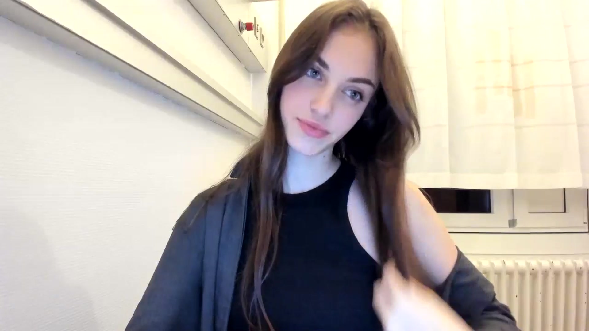 Gallery image thumbnail from Dashamoxy's myfreecams stream on, 12/18/2025, 20:15 image 3 of 20