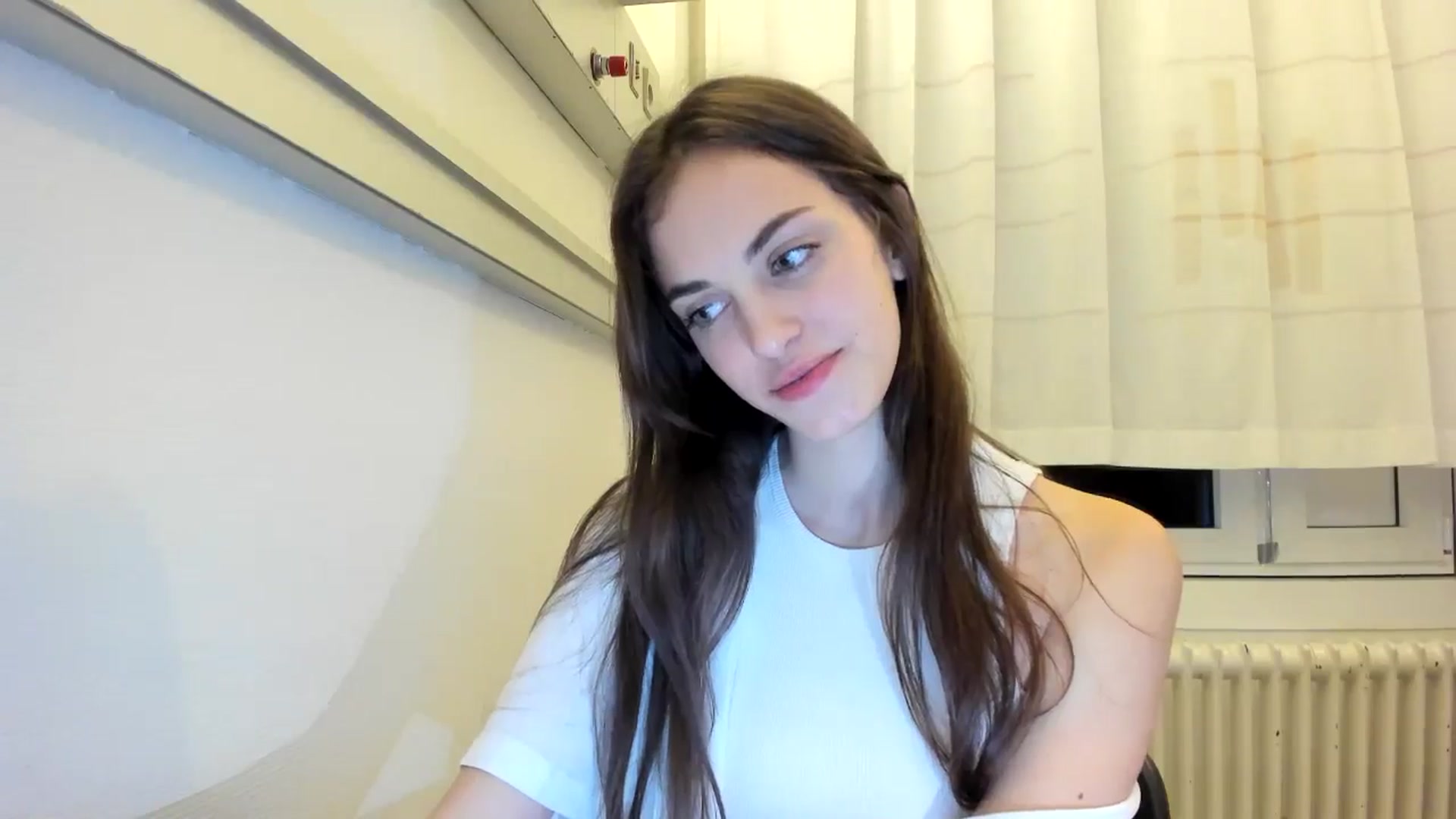 Gallery image thumbnail from Dashamoxy's myfreecams stream on, 12/18/2025, 20:15 image 18 of 20