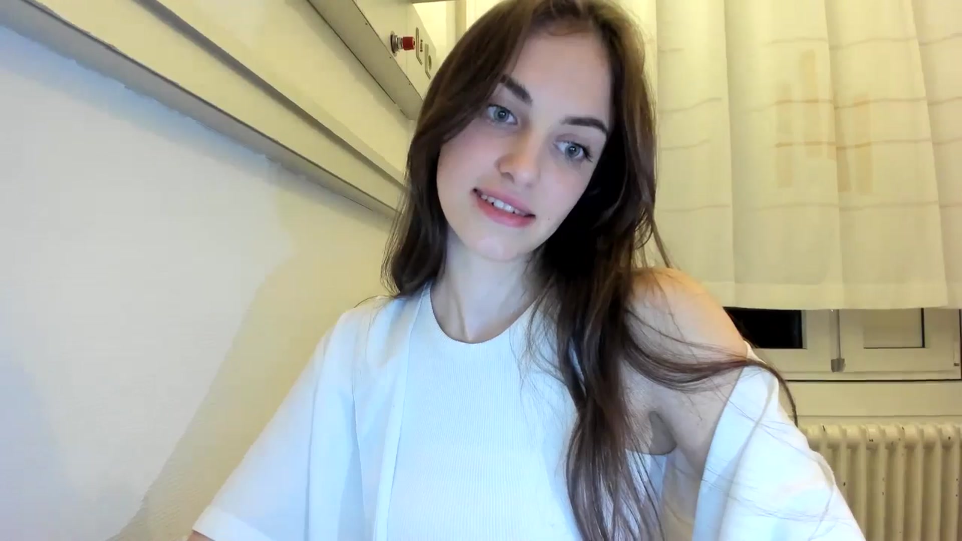 Gallery image thumbnail from Dashamoxy's myfreecams stream on, 12/18/2025, 20:46 image 6 of 20