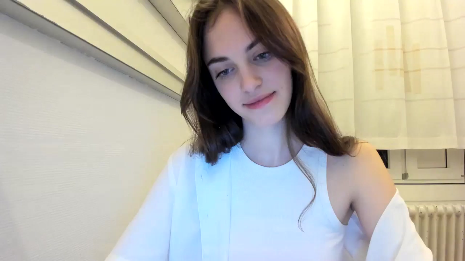 Gallery image thumbnail from Dashamoxy's myfreecams stream on, 12/18/2025, 20:46 image 8 of 20