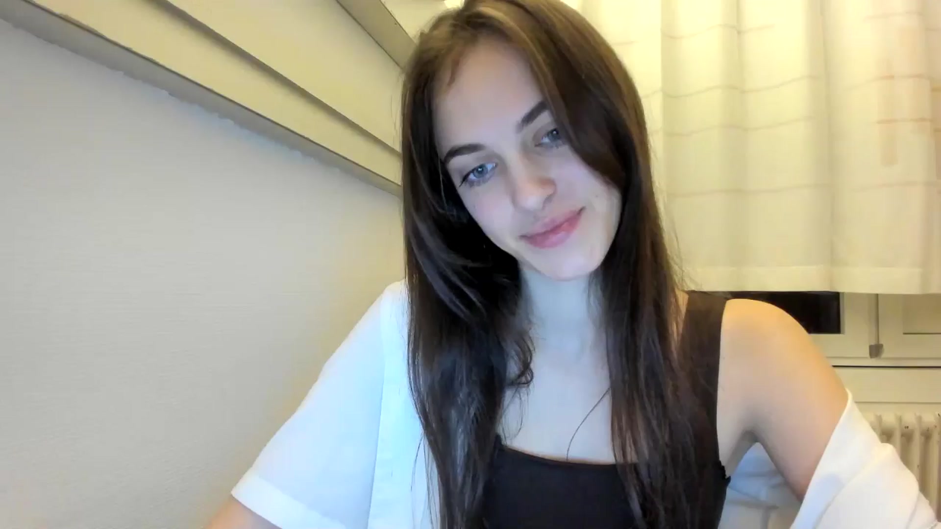Gallery image thumbnail from Dashamoxy's myfreecams stream on, 12/20/2025, 21:10 image 15 of 20