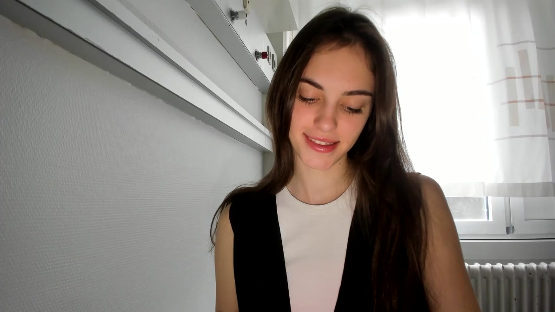 Gallery image thumbnail from Dashamoxy's myfreecams stream on, 12/21/2025, 12:42 image 10 of 20