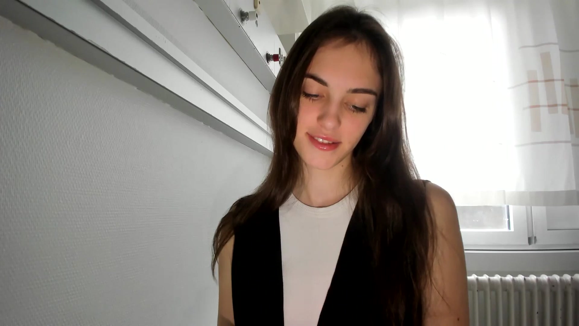 Gallery image thumbnail from Dashamoxy's myfreecams stream on, 12/21/2025, 12:42 image 6 of 20