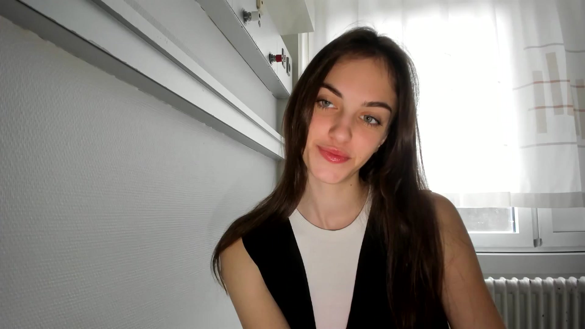Gallery image thumbnail from Dashamoxy's myfreecams stream on, 12/21/2025, 12:42 image 1 of 20