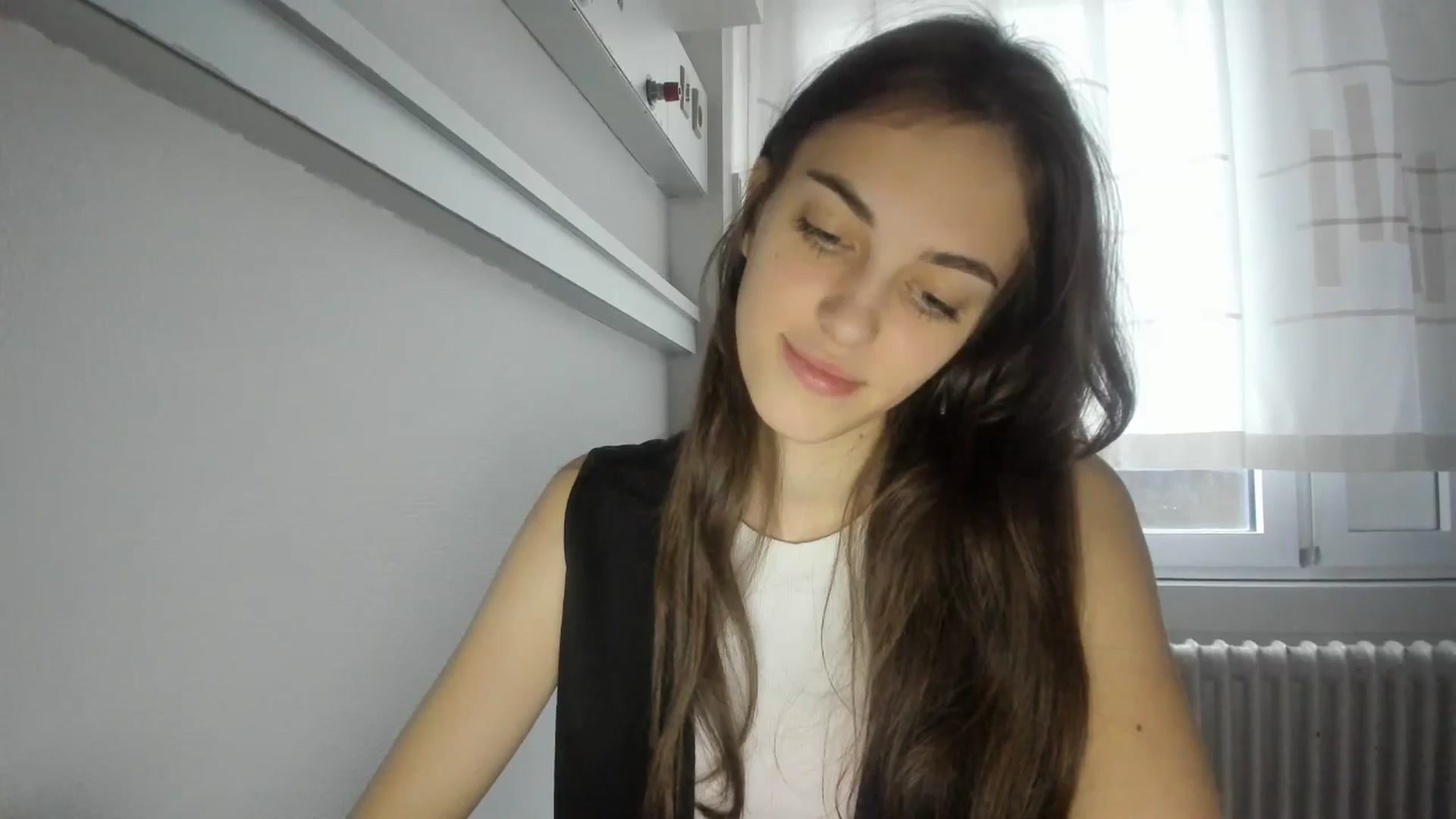Gallery image thumbnail from Dashamoxy's myfreecams stream on, 12/21/2025, 14:33 image 14 of 20