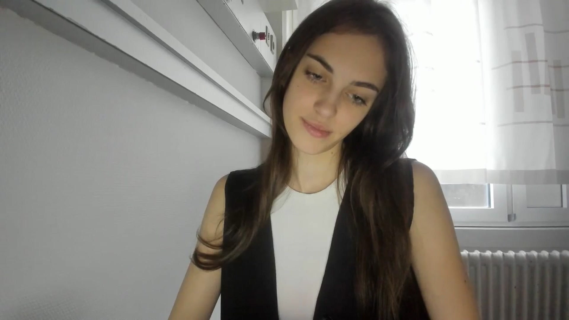 Gallery image thumbnail from Dashamoxy's myfreecams stream on, 12/21/2025, 14:33 image 9 of 20