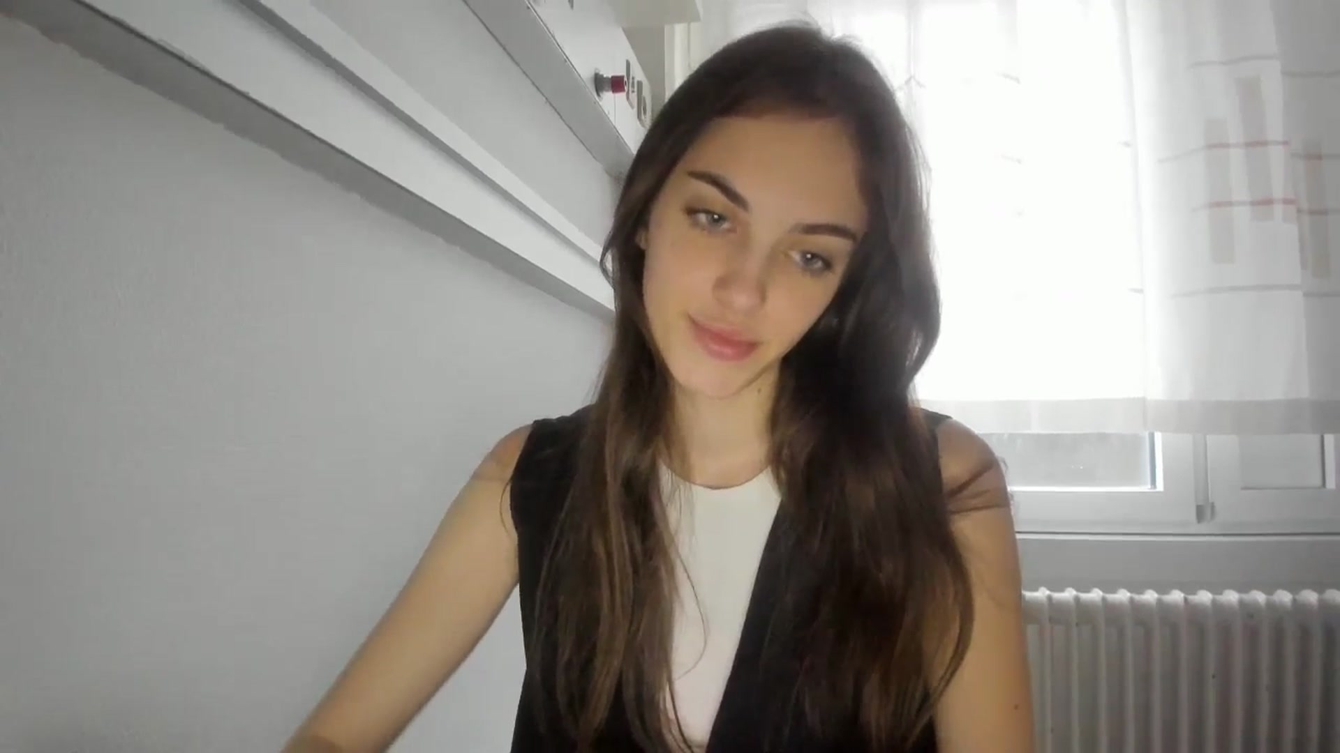 Gallery image thumbnail from Dashamoxy's myfreecams stream on, 12/21/2025, 14:33 image 7 of 20