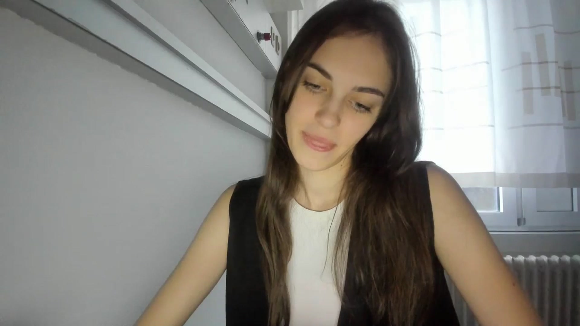 Gallery image thumbnail from Dashamoxy's myfreecams stream on, 12/21/2025, 14:33 image 15 of 20