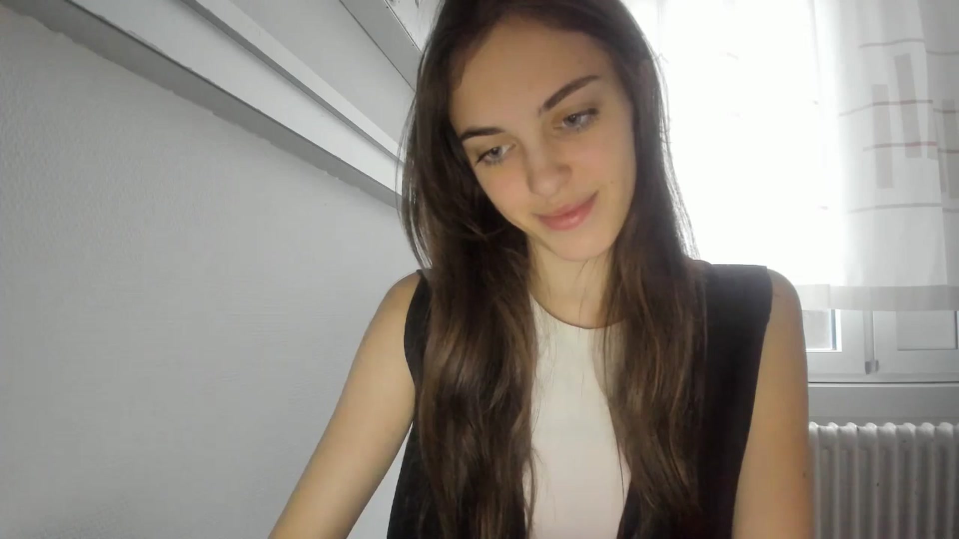 Gallery image thumbnail from Dashamoxy's myfreecams stream on, 12/21/2025, 14:33 image 5 of 20