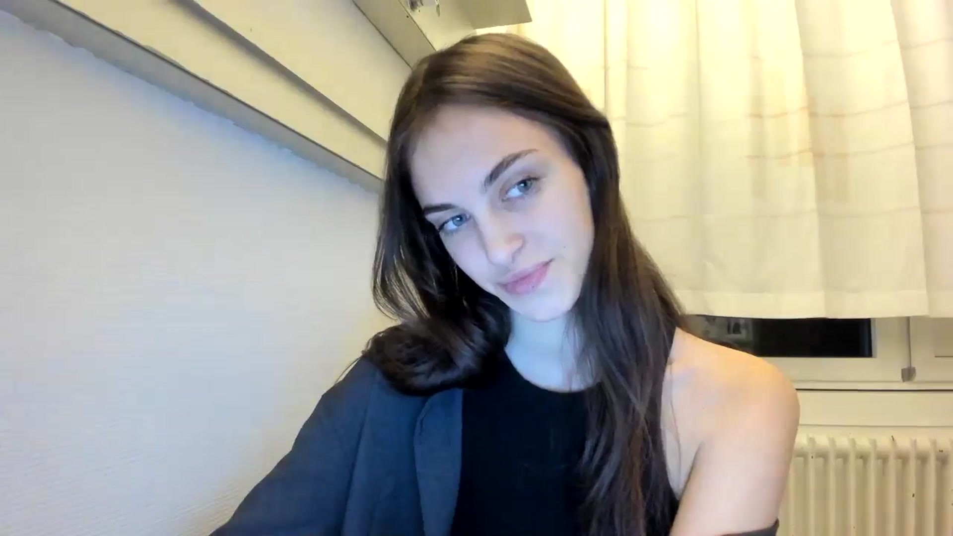 Gallery image thumbnail from Dashamoxy's myfreecams stream on, 12/29/2025, 18:29 image 17 of 20