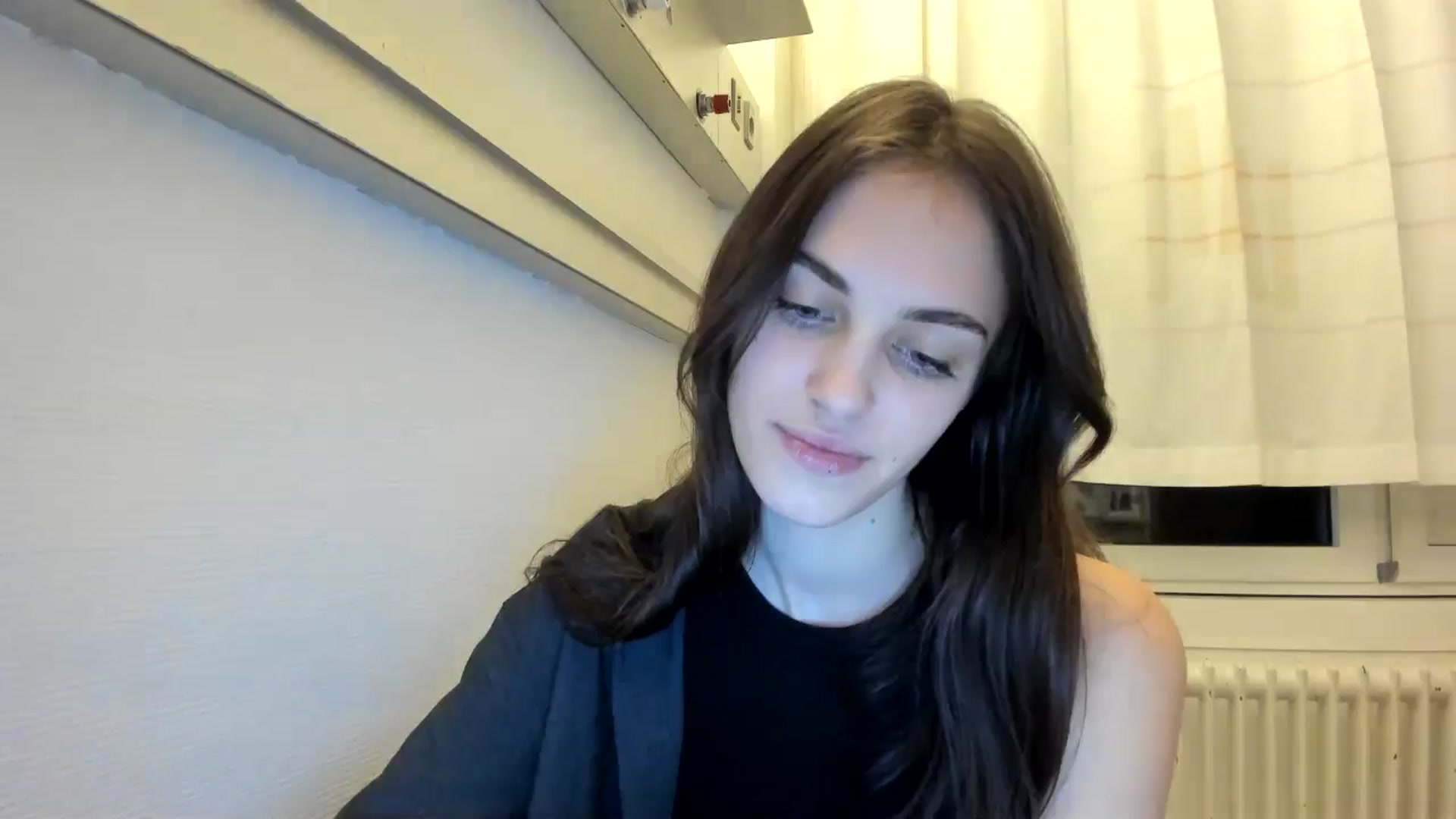 Gallery image thumbnail from Dashamoxy's myfreecams stream on, 12/29/2025, 18:29 image 18 of 20