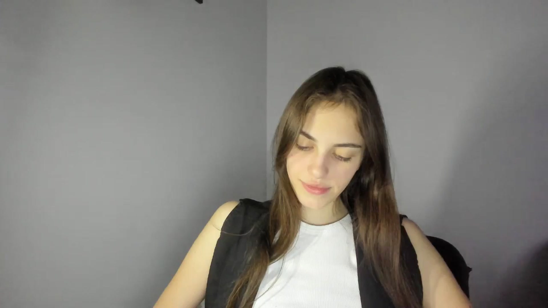Gallery image thumbnail from Dashamoxy's myfreecams stream on, 02/05/2026, 18:24 image 14 of 20