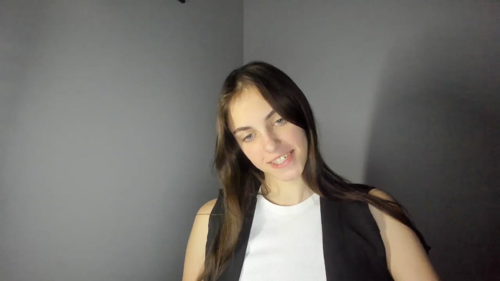 Gallery image thumbnail from Dashamoxy's myfreecams stream on, 02/05/2026, 18:24 image 13 of 20