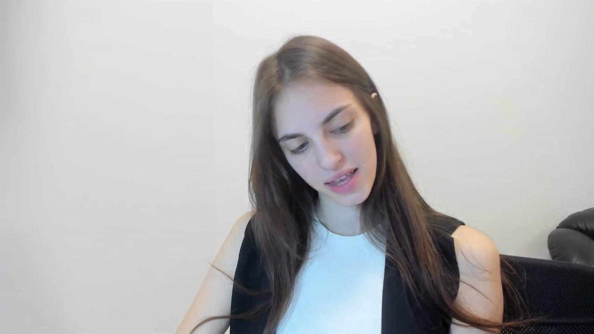 Gallery image thumbnail from Dashamoxy's myfreecams stream on, 02/11/2026, 18:52 image 6 of 20