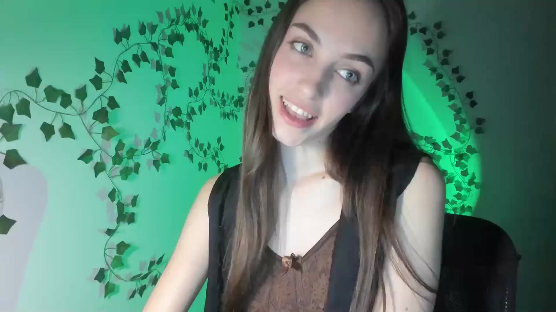 Gallery image thumbnail from Dashamoxy's myfreecams stream on, 03/20/2026, 19:39 image 13 of 20