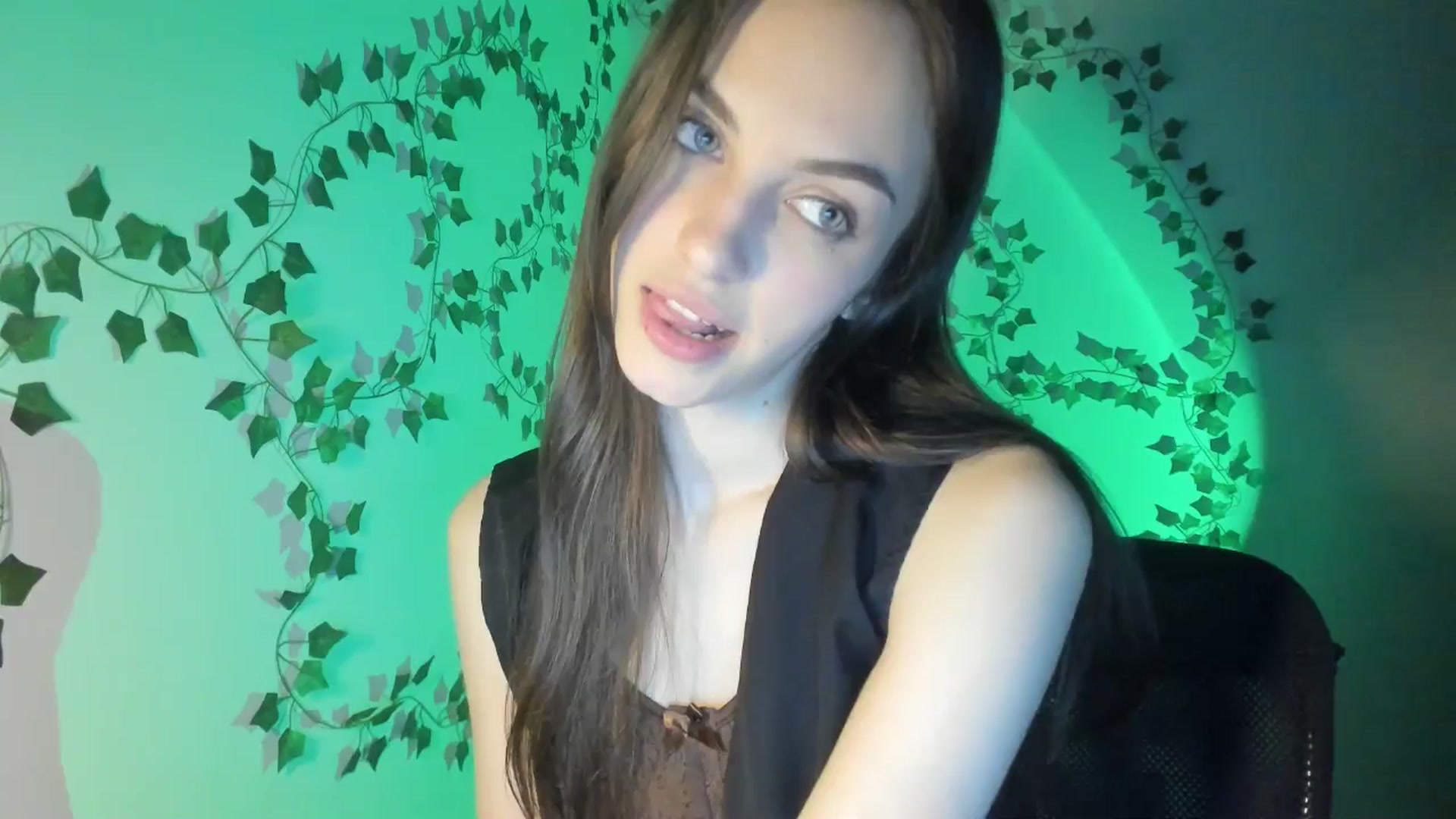 Gallery image thumbnail from Dashamoxy's myfreecams stream on, 03/20/2026, 19:39 image 11 of 20