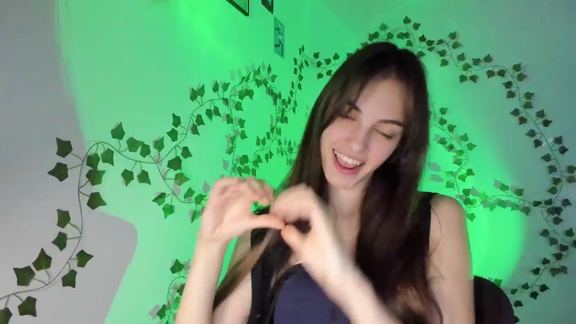 Gallery image thumbnail from Dashamoxy's myfreecams stream on, 03/23/2026, 16:51 image 18 of 20