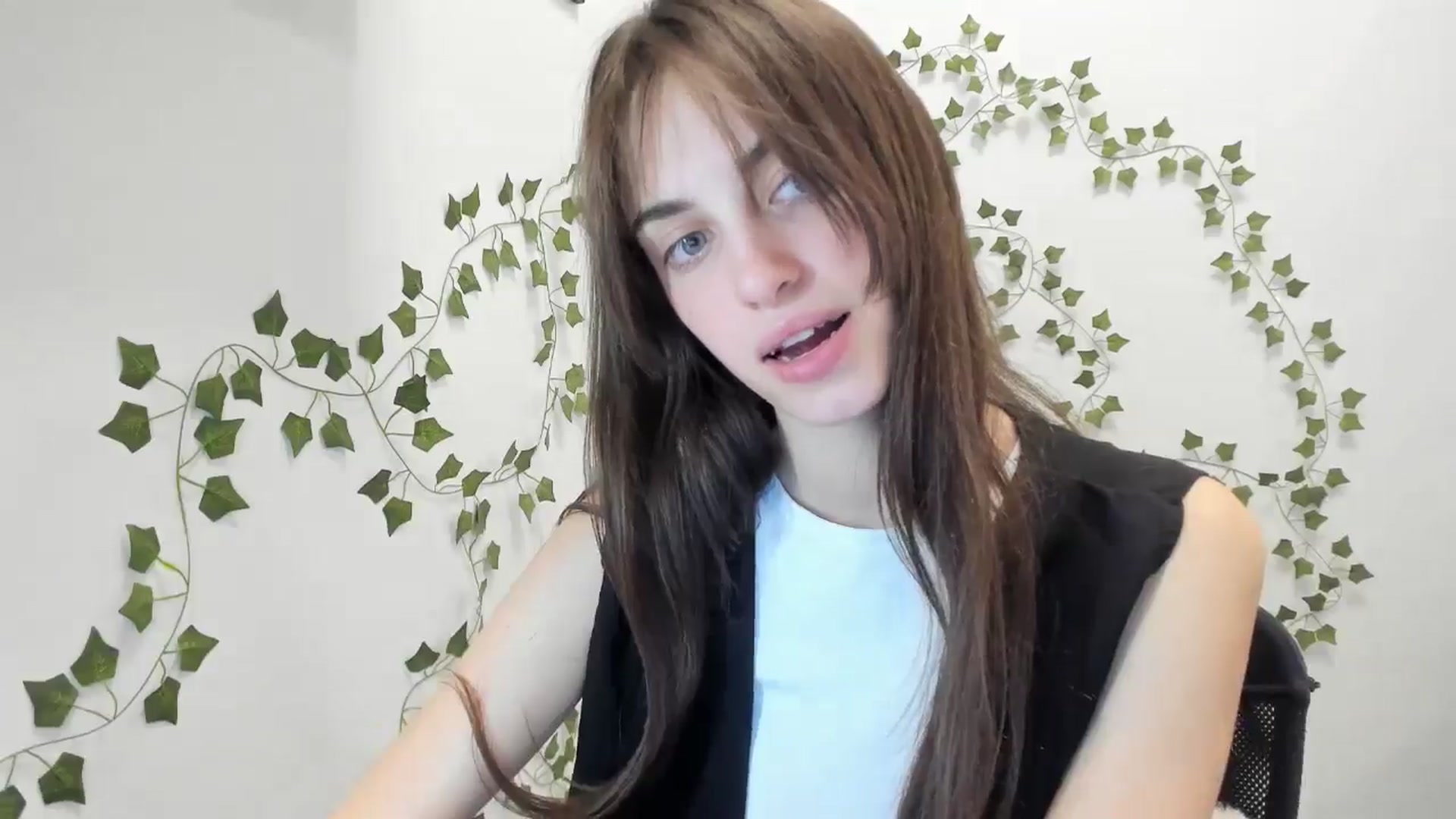 Gallery image thumbnail from Dashamoxy's myfreecams stream on, 03/25/2026, 15:59 image 17 of 20