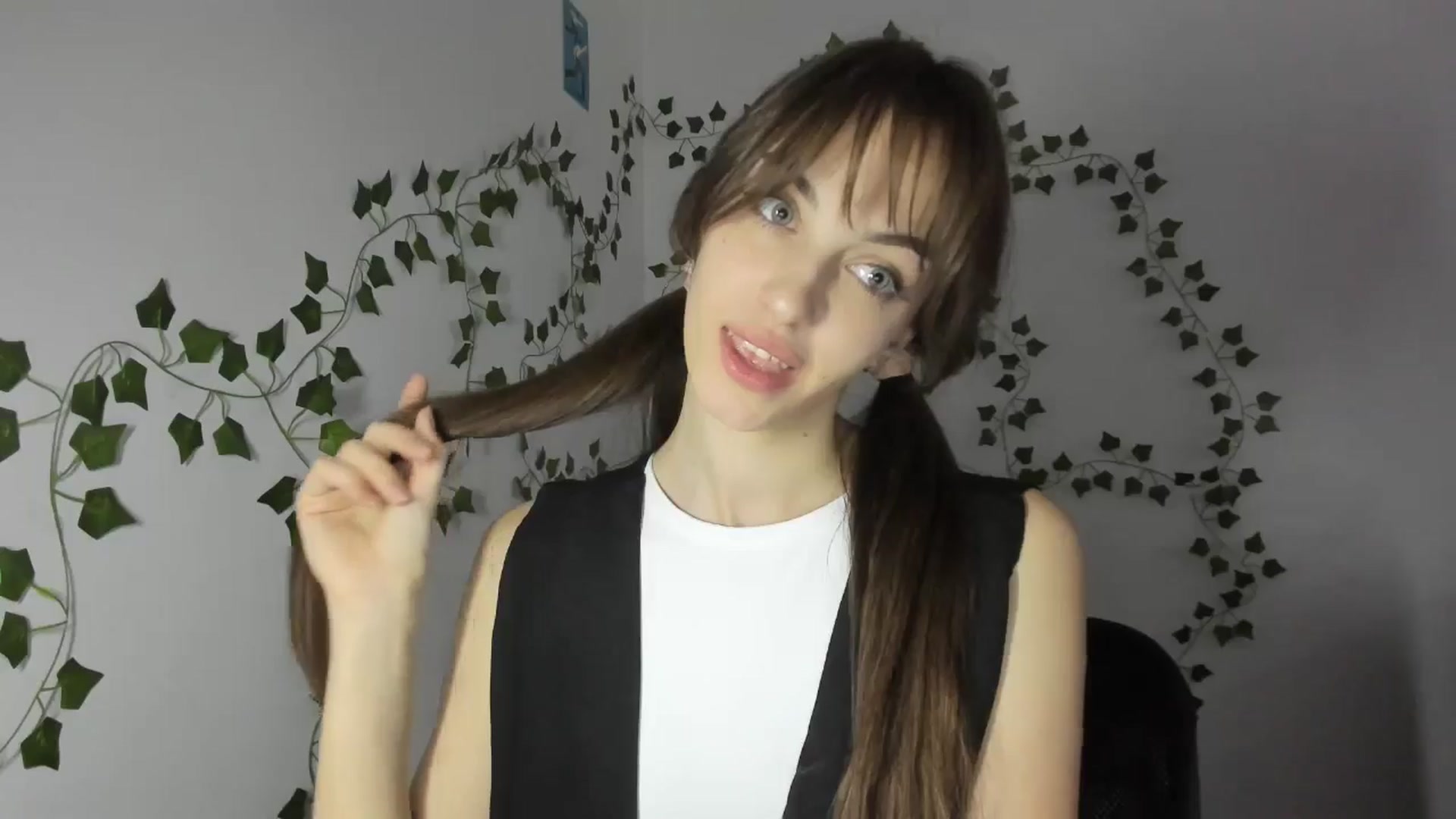 Gallery image thumbnail from Dashamoxy's myfreecams stream on, 03/31/2026, 14:01 image 15 of 20