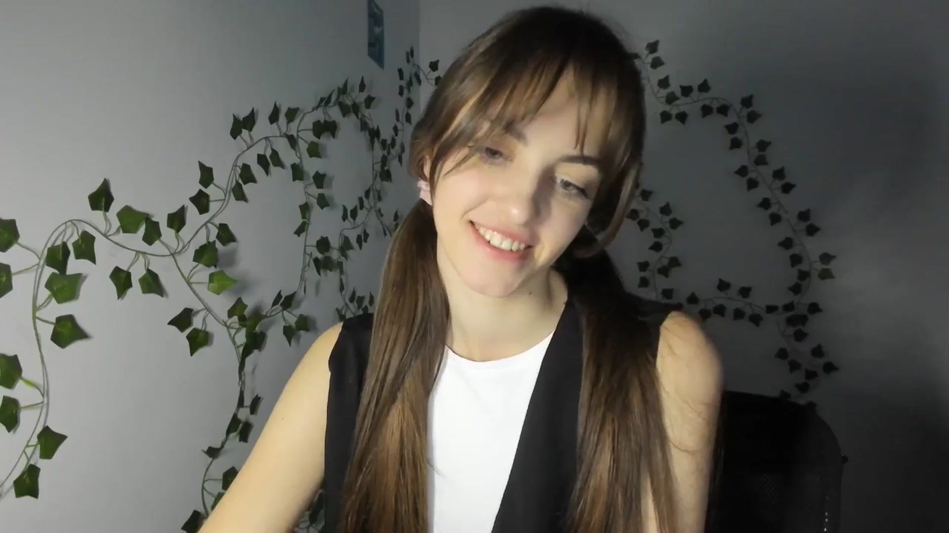 Gallery image thumbnail from Dashamoxy's myfreecams stream on, 03/31/2026, 14:01 image 7 of 20