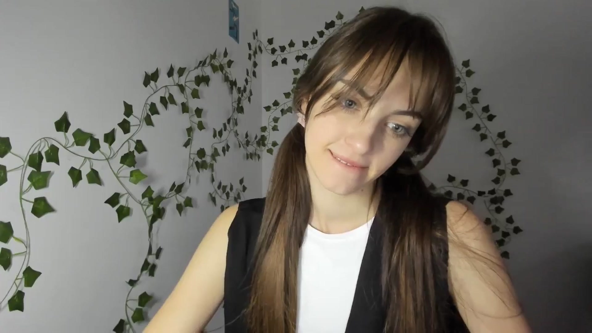 Gallery image thumbnail from Dashamoxy's myfreecams stream on, 03/31/2026, 14:01 image 6 of 20