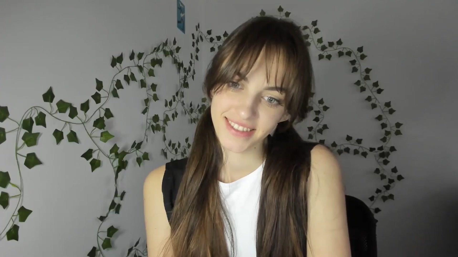 Gallery image thumbnail from Dashamoxy's myfreecams stream on, 03/31/2026, 14:01 image 20 of 20