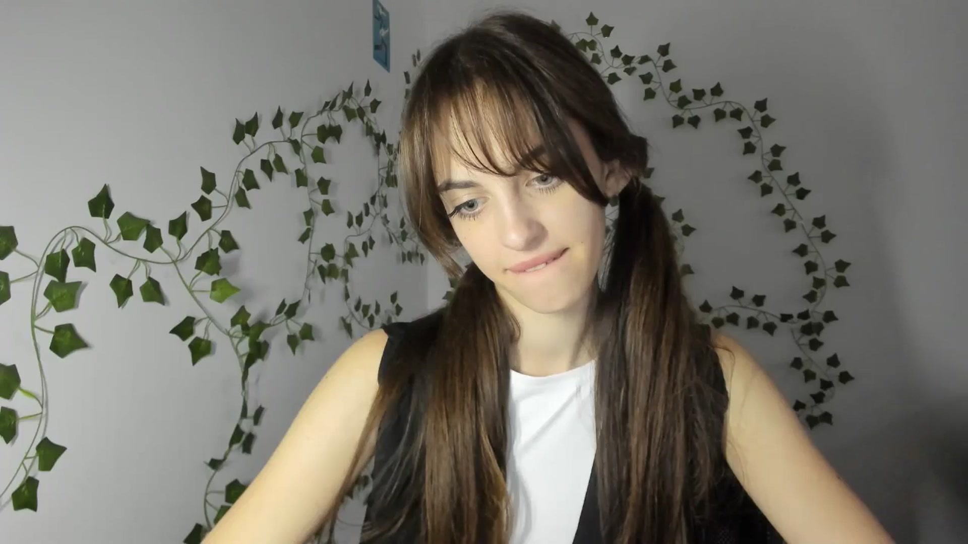 Gallery image thumbnail from Dashamoxy's myfreecams stream on, 03/31/2026, 14:01 image 13 of 20