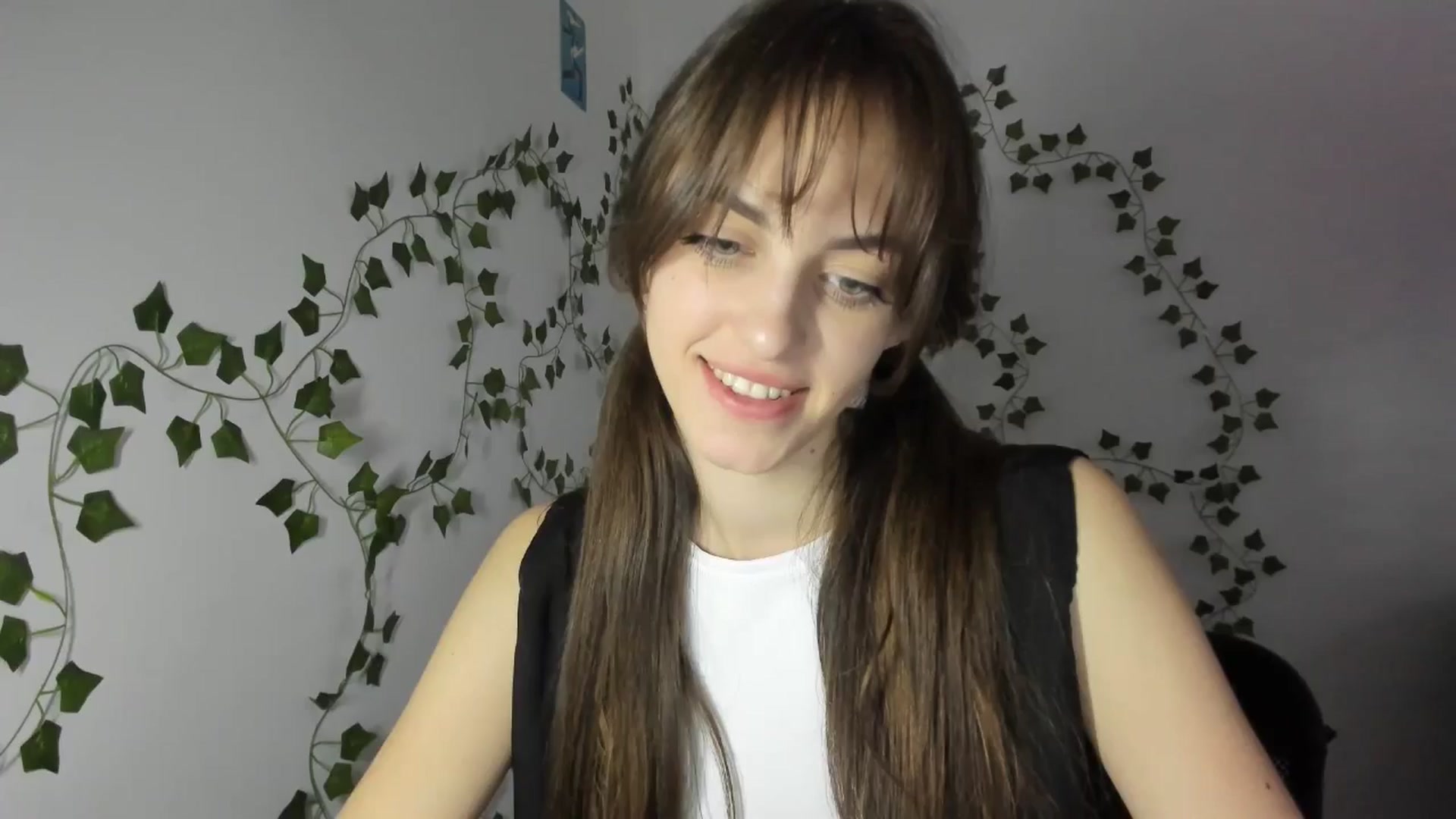 Gallery image thumbnail from Dashamoxy's myfreecams stream on, 03/31/2026, 14:01 image 14 of 20