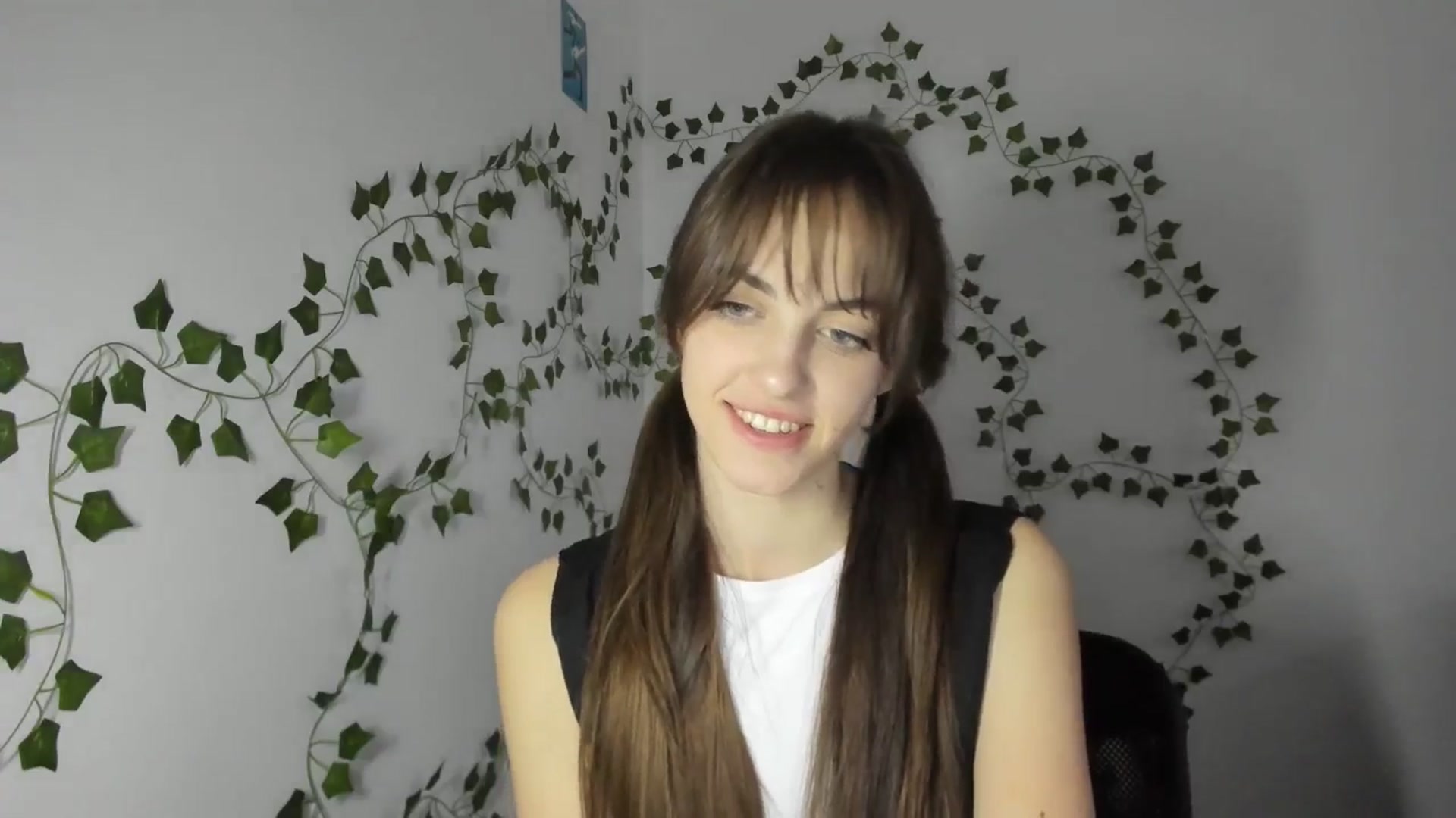 Gallery image thumbnail from Dashamoxy's myfreecams stream on, 03/31/2026, 14:01 image 16 of 20