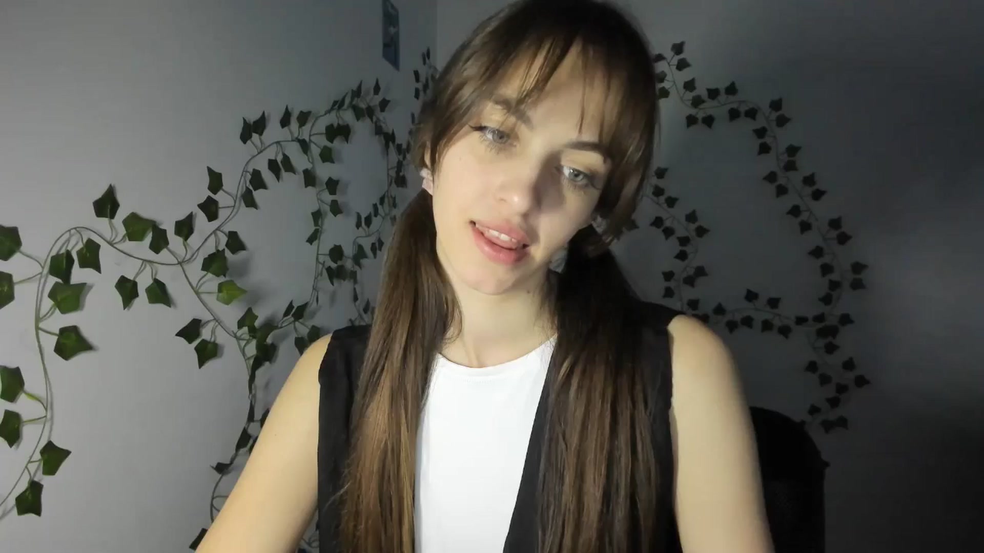 Gallery image thumbnail from Dashamoxy's myfreecams stream on, 03/31/2026, 14:01 image 2 of 20