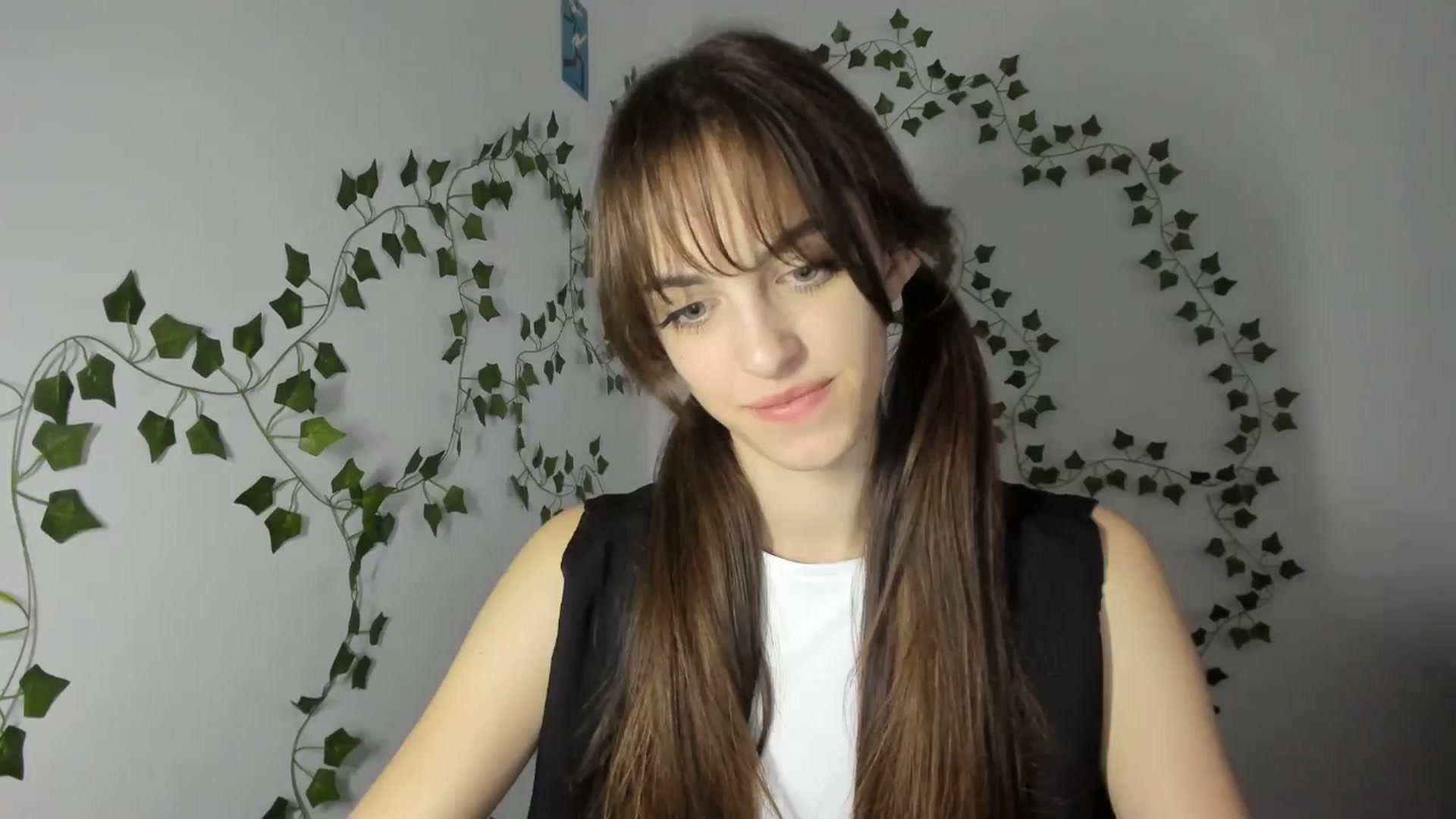 Gallery image thumbnail from Dashamoxy's myfreecams stream on, 03/31/2026, 14:44 image 9 of 20