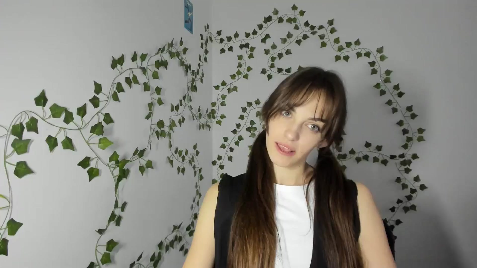 Gallery image thumbnail from Dashamoxy's myfreecams stream on, 03/31/2026, 14:44 image 11 of 20
