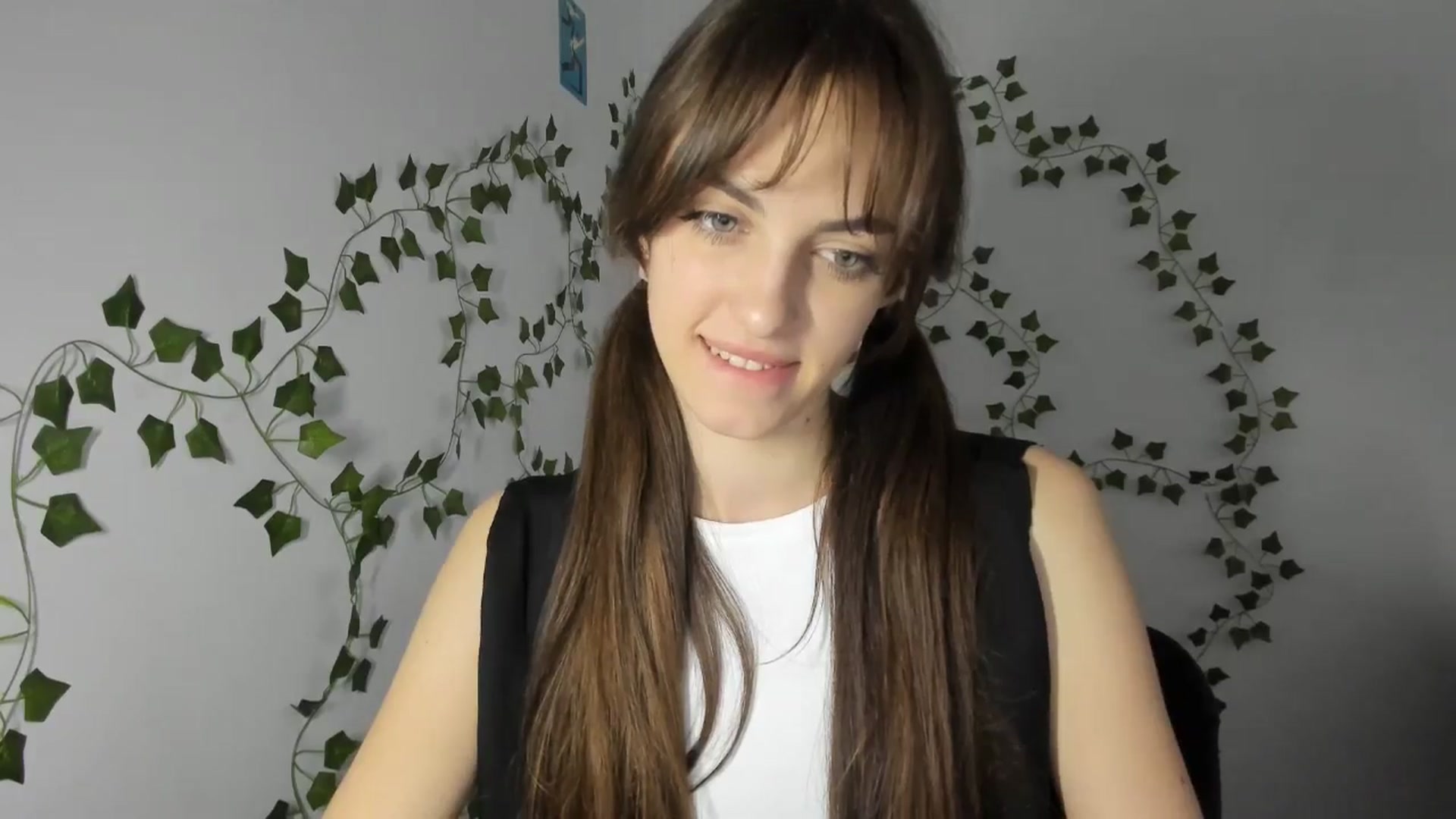 Gallery image thumbnail from Dashamoxy's myfreecams stream on, 03/31/2026, 14:44 image 14 of 20