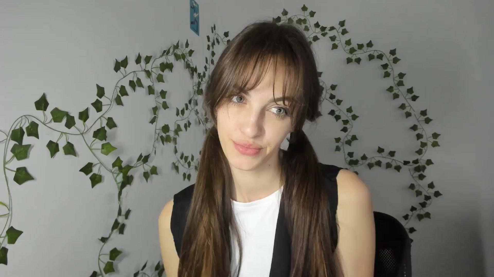 Gallery image thumbnail from Dashamoxy's myfreecams stream on, 03/31/2026, 14:44 image 18 of 20