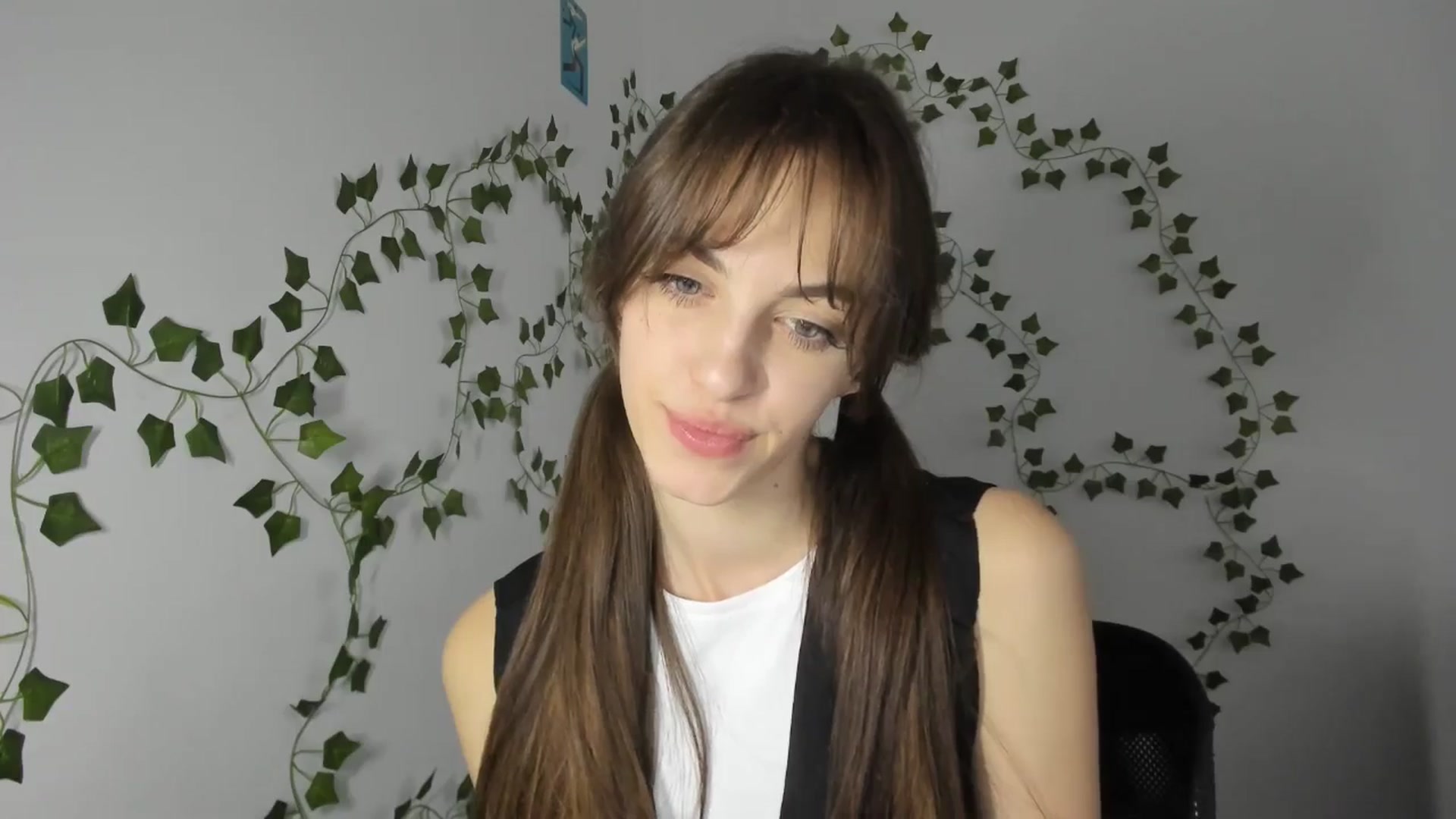 Gallery image thumbnail from Dashamoxy's myfreecams stream on, 03/31/2026, 14:44 image 17 of 20
