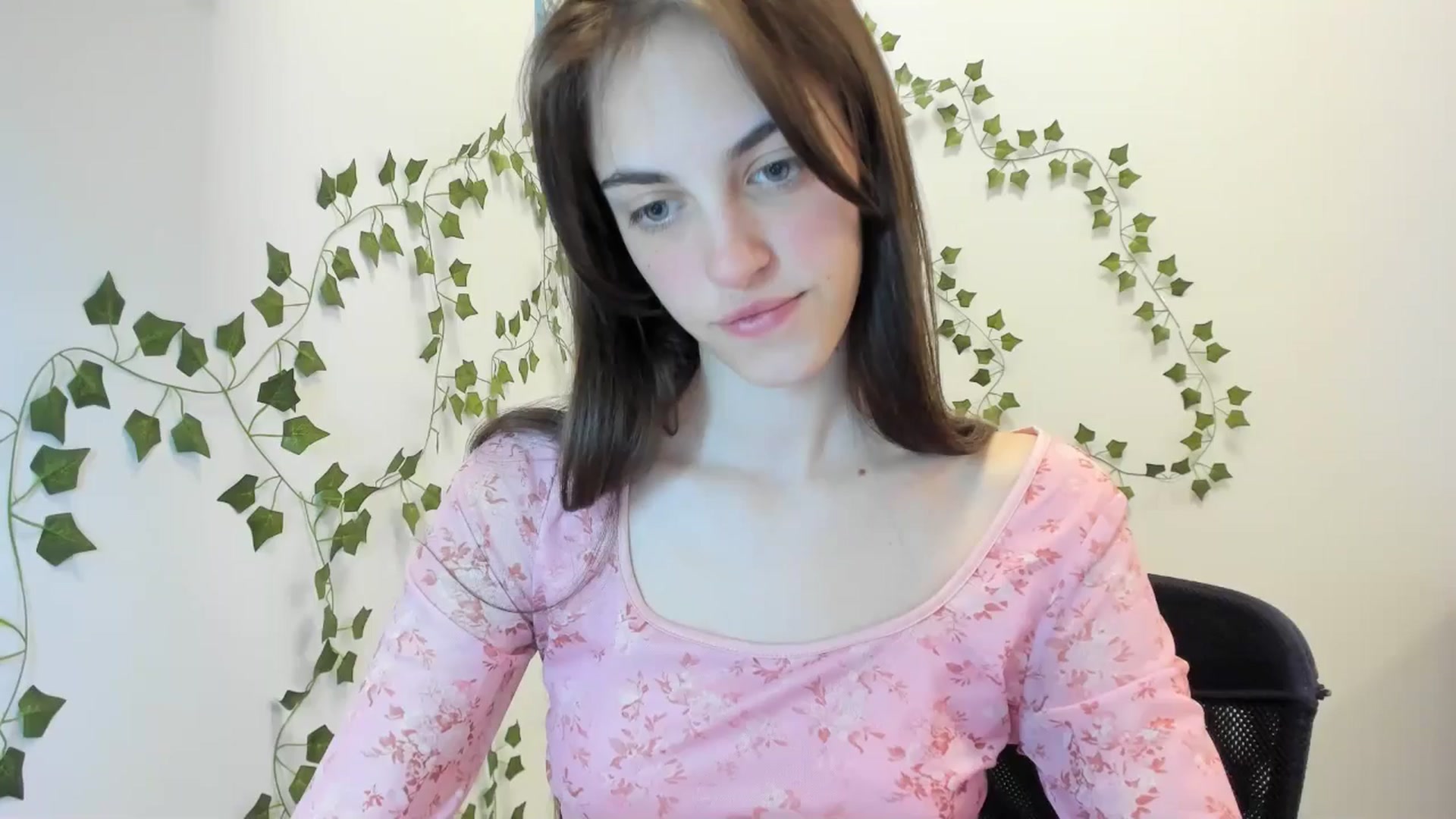Gallery image thumbnail from Dashamoxy's myfreecams stream on, 04/10/2026, 16:40 image 10 of 20