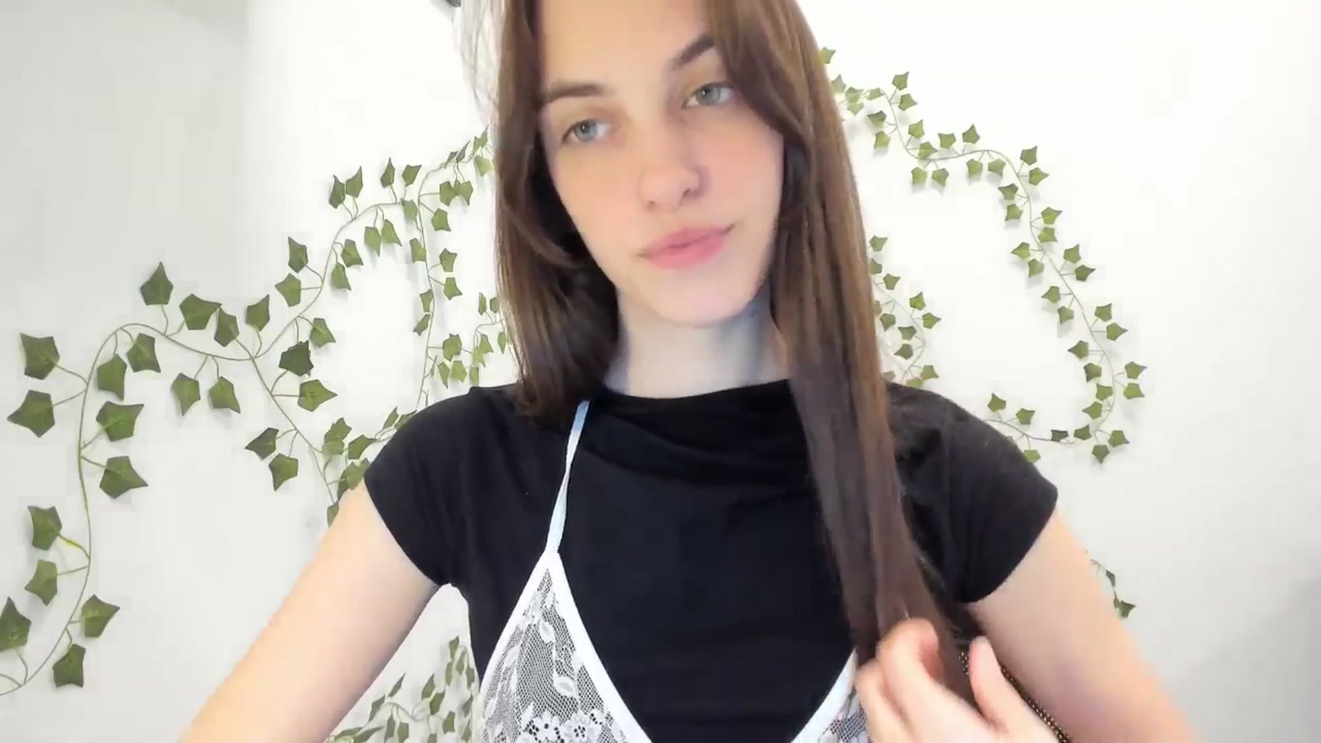 Gallery image thumbnail from Dashamoxy's myfreecams stream on, 04/11/2026, 17:16 image 6 of 20