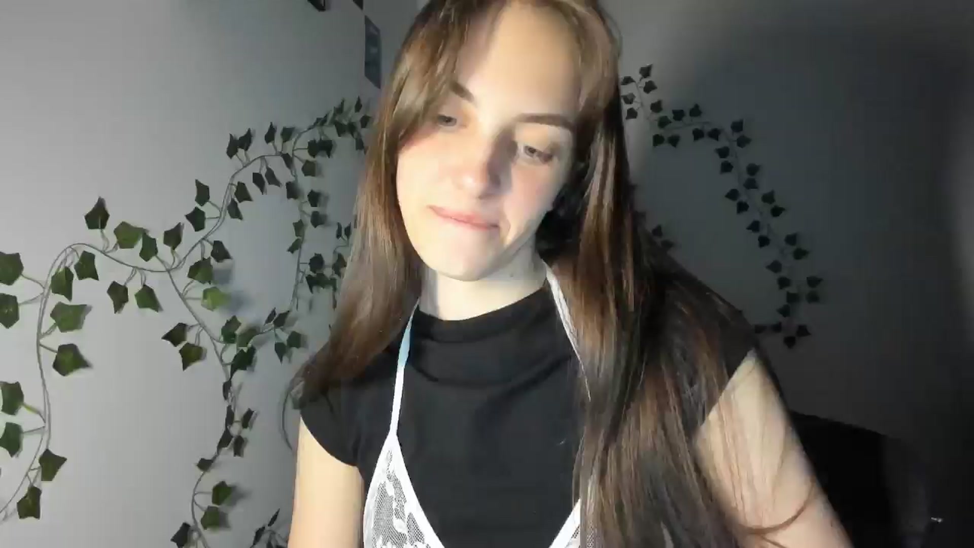Gallery image thumbnail from Dashamoxy's myfreecams stream on, 04/11/2026, 17:58 image 13 of 20