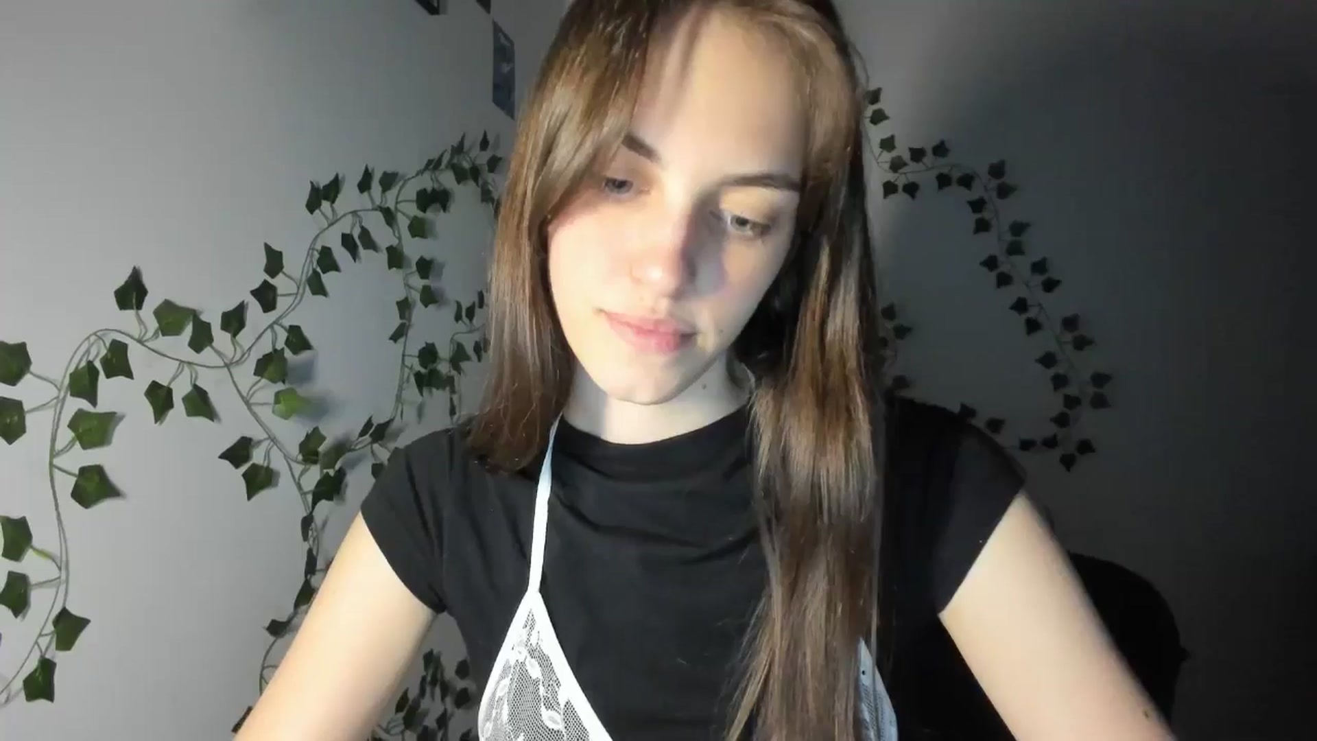 Gallery image thumbnail from Dashamoxy's myfreecams stream on, 04/11/2026, 17:58 image 17 of 20