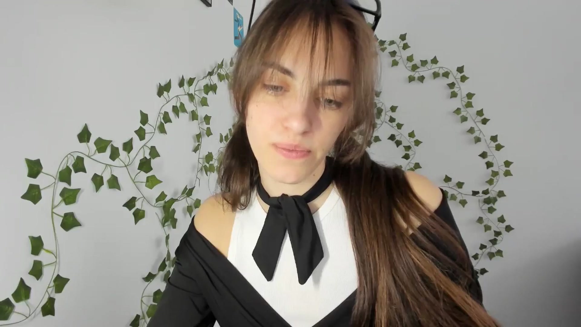 Gallery image thumbnail from Dashamoxy's myfreecams stream on, 04/15/2026, 14:52 image 10 of 20