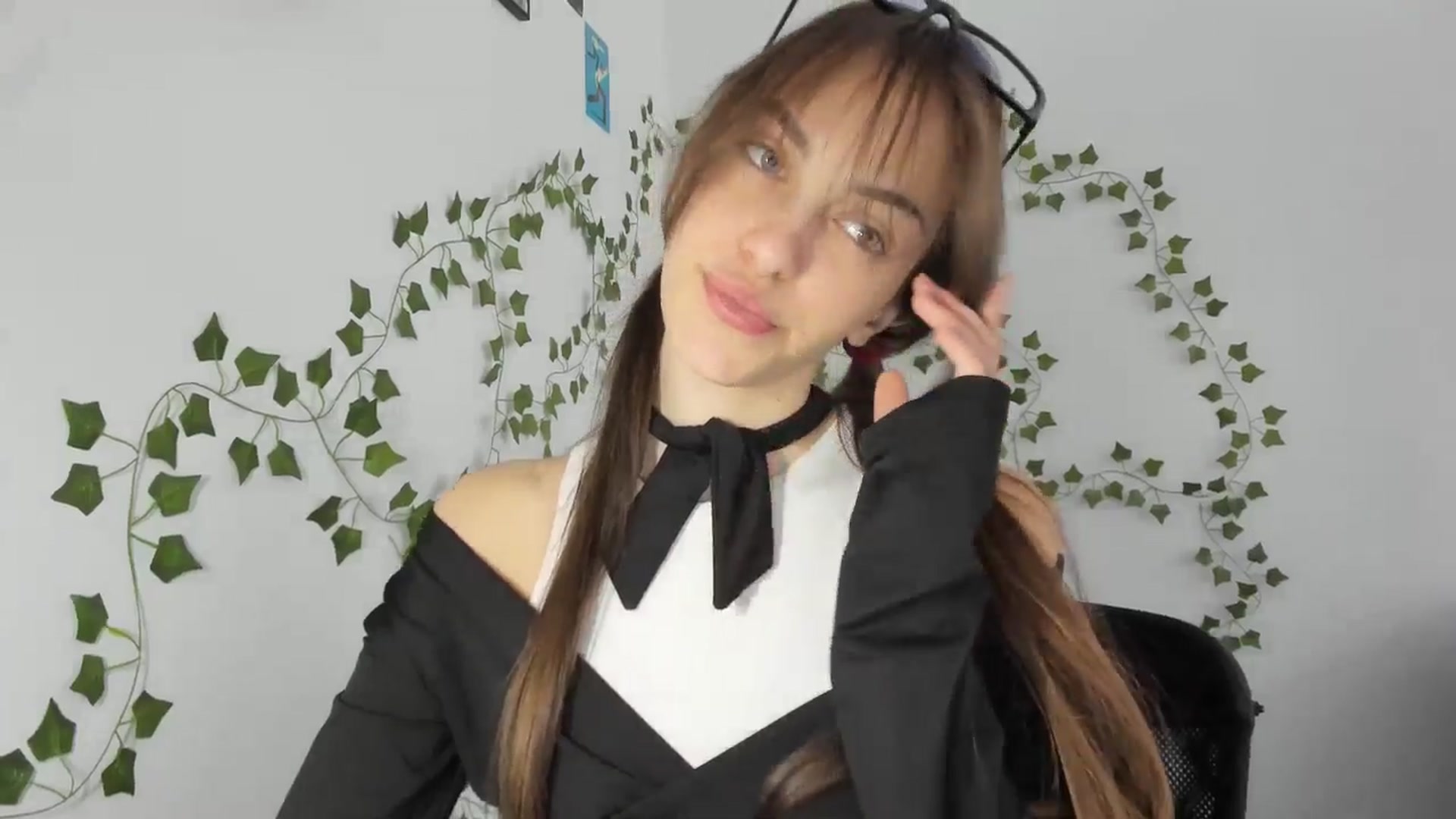 Gallery image thumbnail from Dashamoxy's myfreecams stream on, 04/15/2026, 14:52 image 18 of 20
