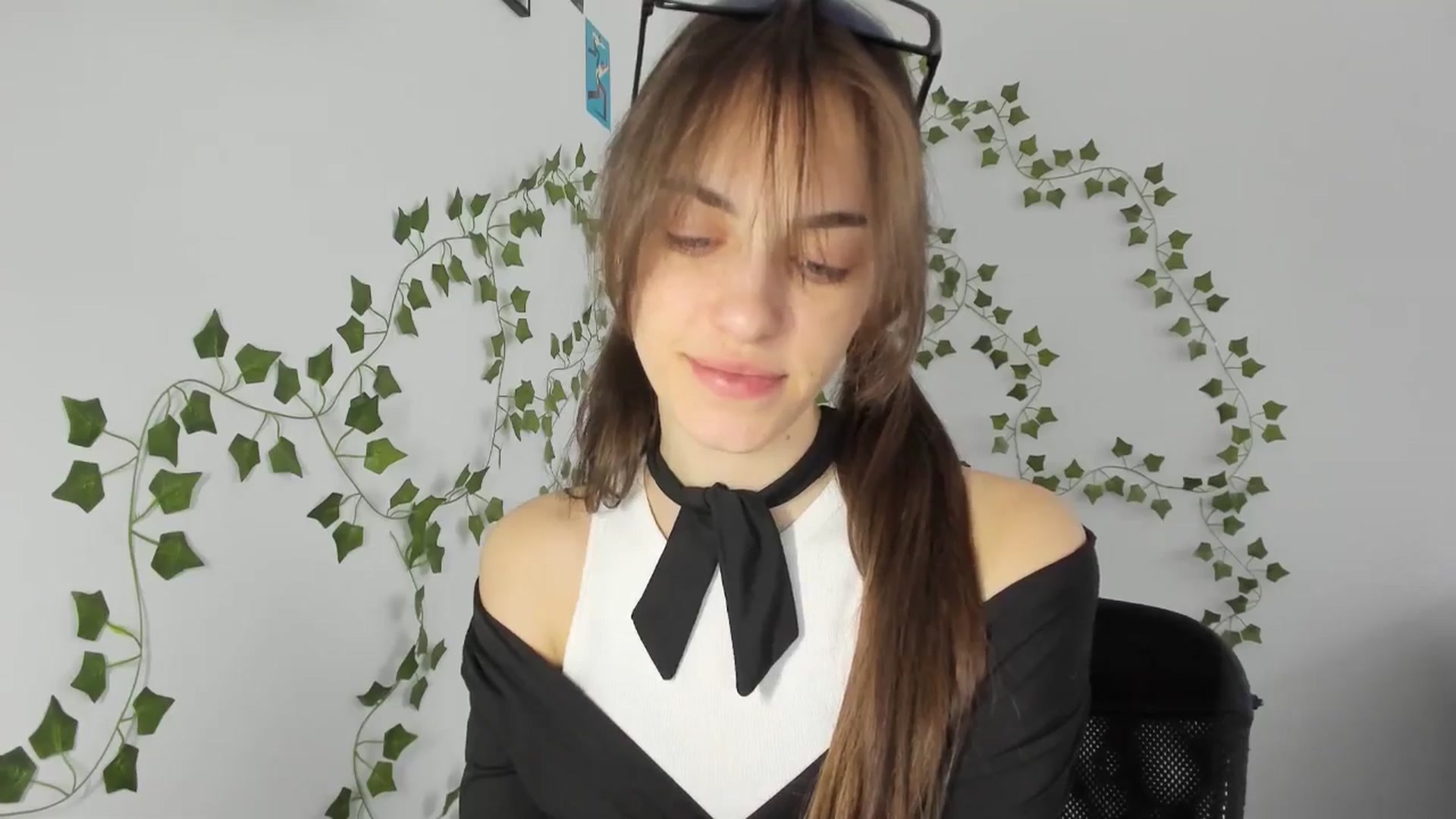 Gallery image thumbnail from Dashamoxy's myfreecams stream on, 04/15/2026, 14:52 image 7 of 20