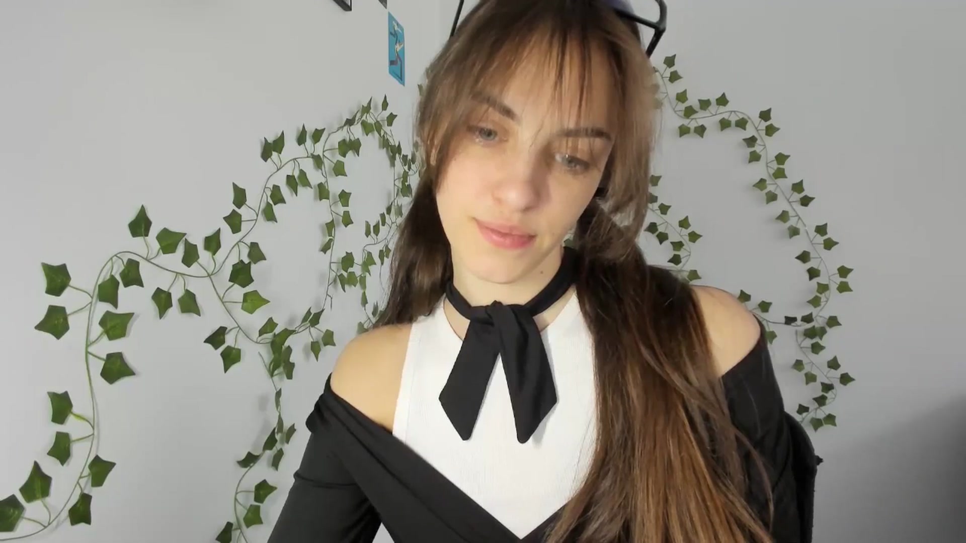 Gallery image thumbnail from Dashamoxy's myfreecams stream on, 04/15/2026, 14:52 image 5 of 20