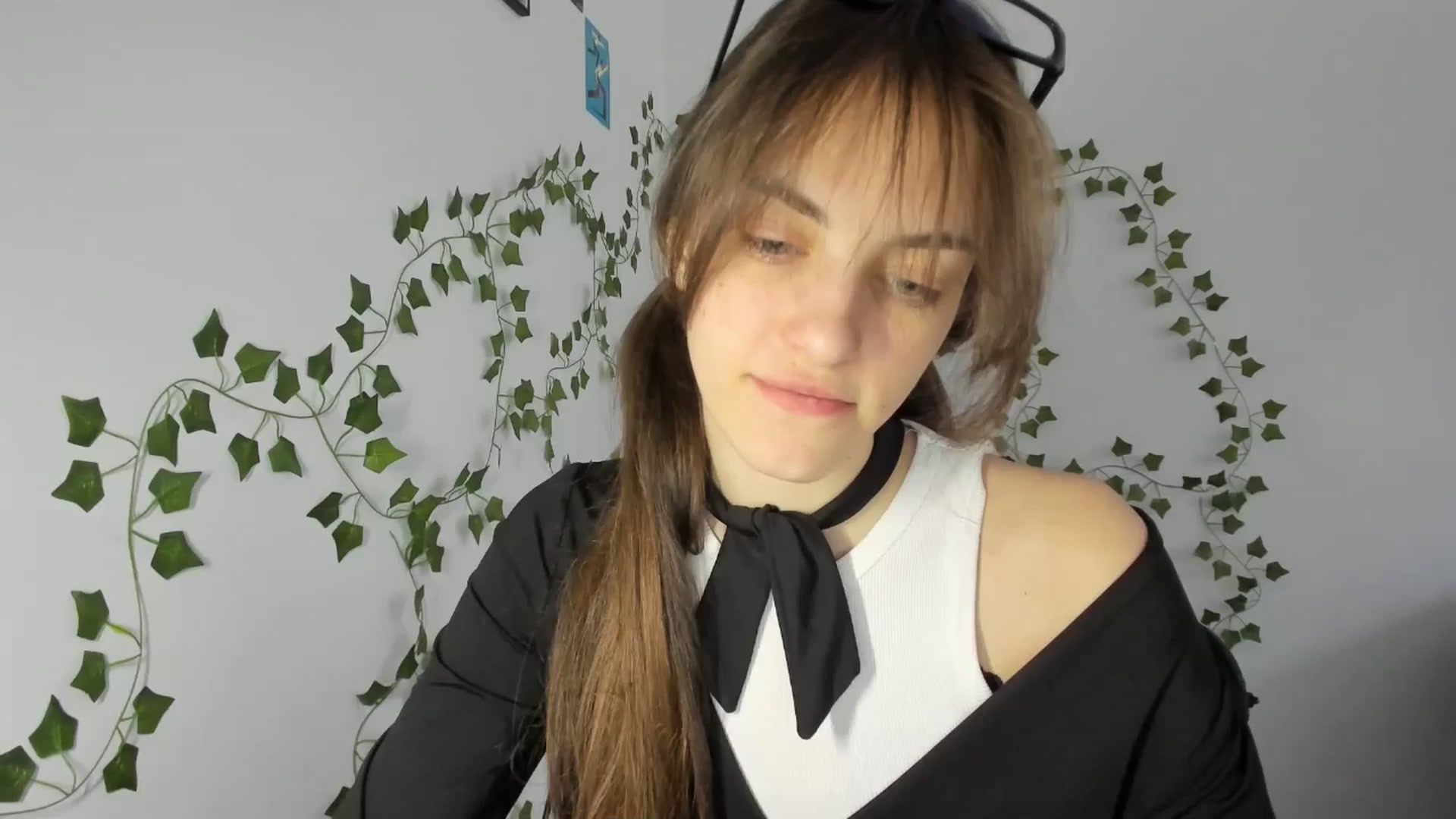 Gallery image thumbnail from Dashamoxy's myfreecams stream on, 04/15/2026, 14:52 image 1 of 20