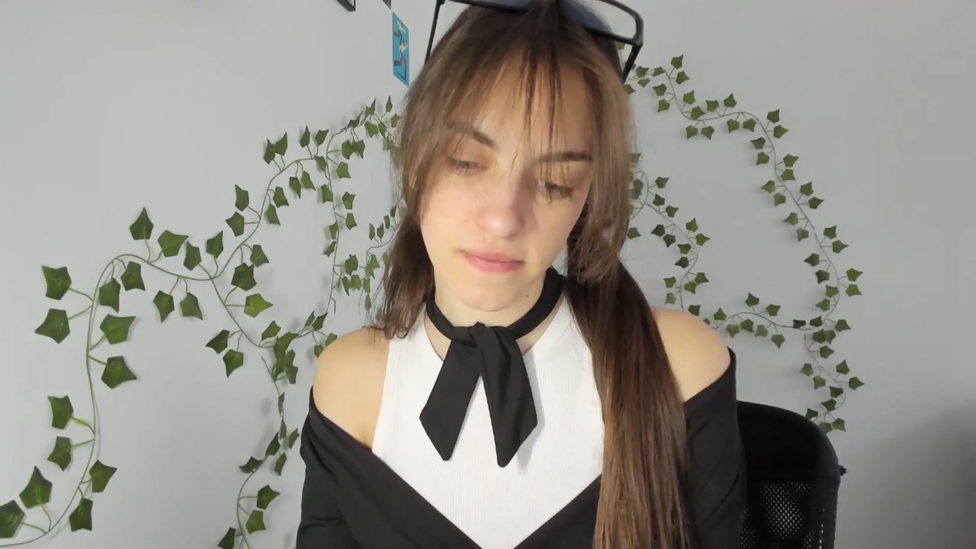 Gallery image thumbnail from Dashamoxy's myfreecams stream on, 04/15/2026, 14:52 image 6 of 20