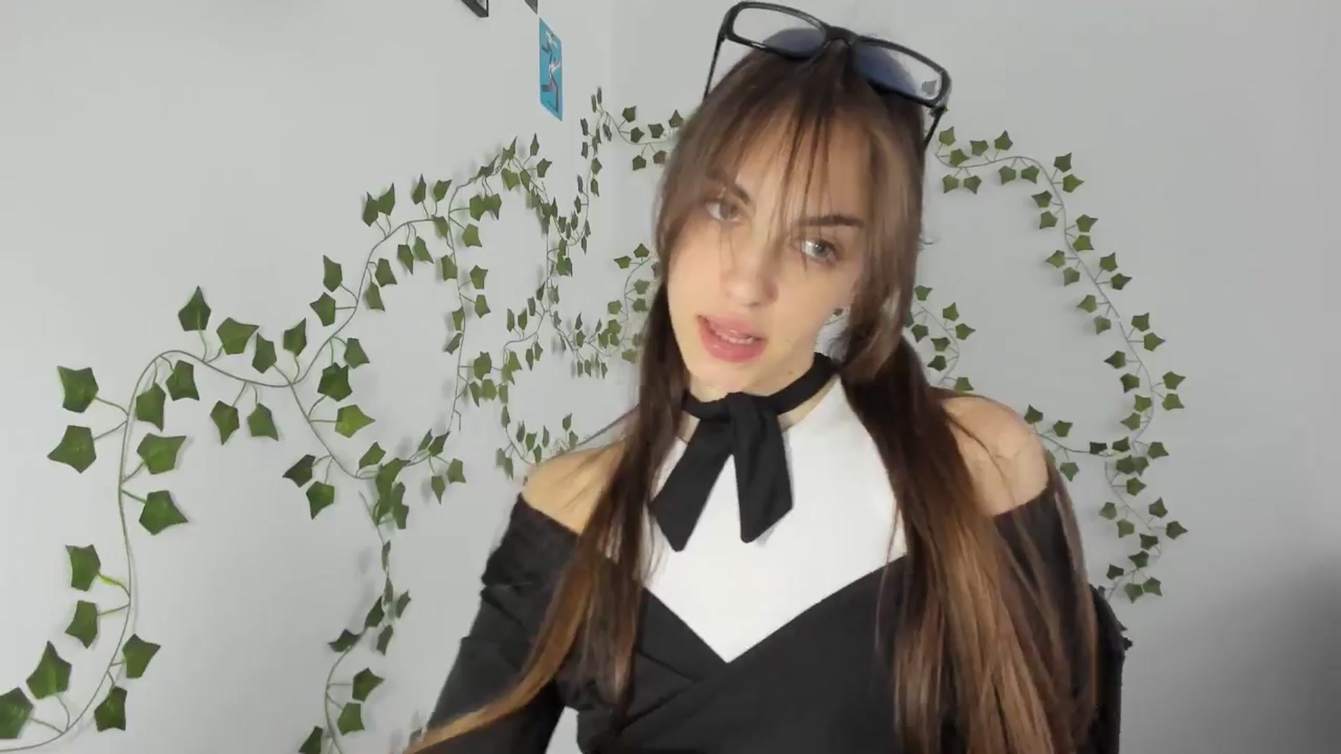 Gallery image thumbnail from Dashamoxy's myfreecams stream on, 04/15/2026, 14:52 image 17 of 20