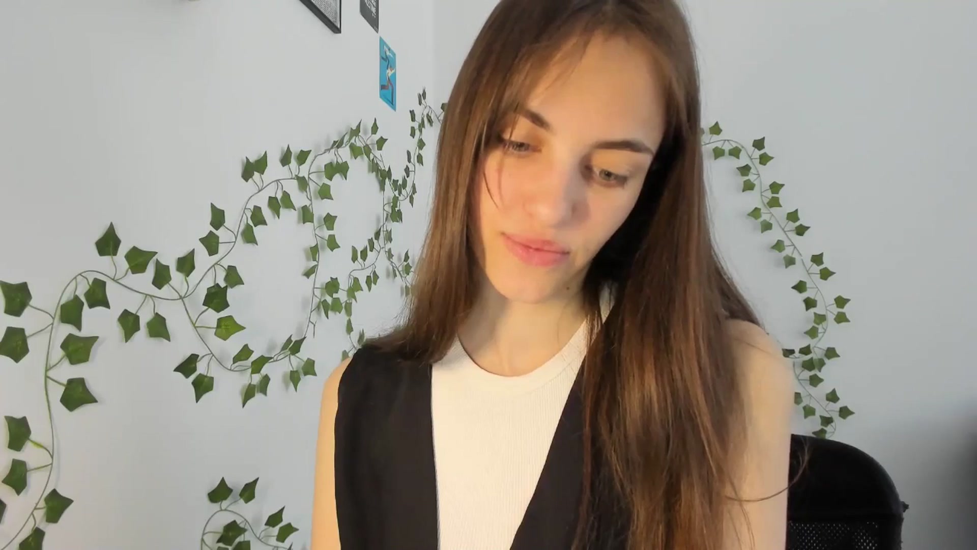 Gallery image thumbnail from Dashamoxy's myfreecams stream on, 04/27/2026, 10:20 image 8 of 20