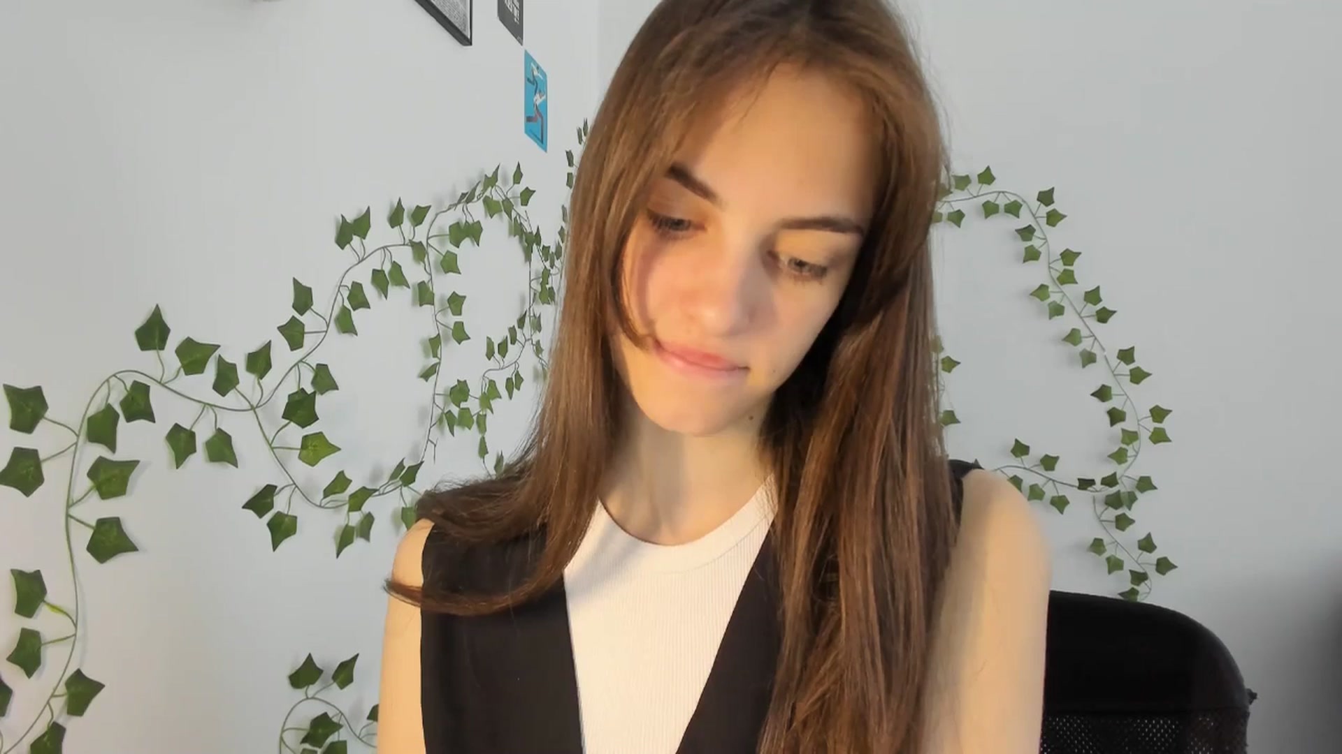 Gallery image thumbnail from Dashamoxy's myfreecams stream on, 04/27/2026, 10:20 image 4 of 20