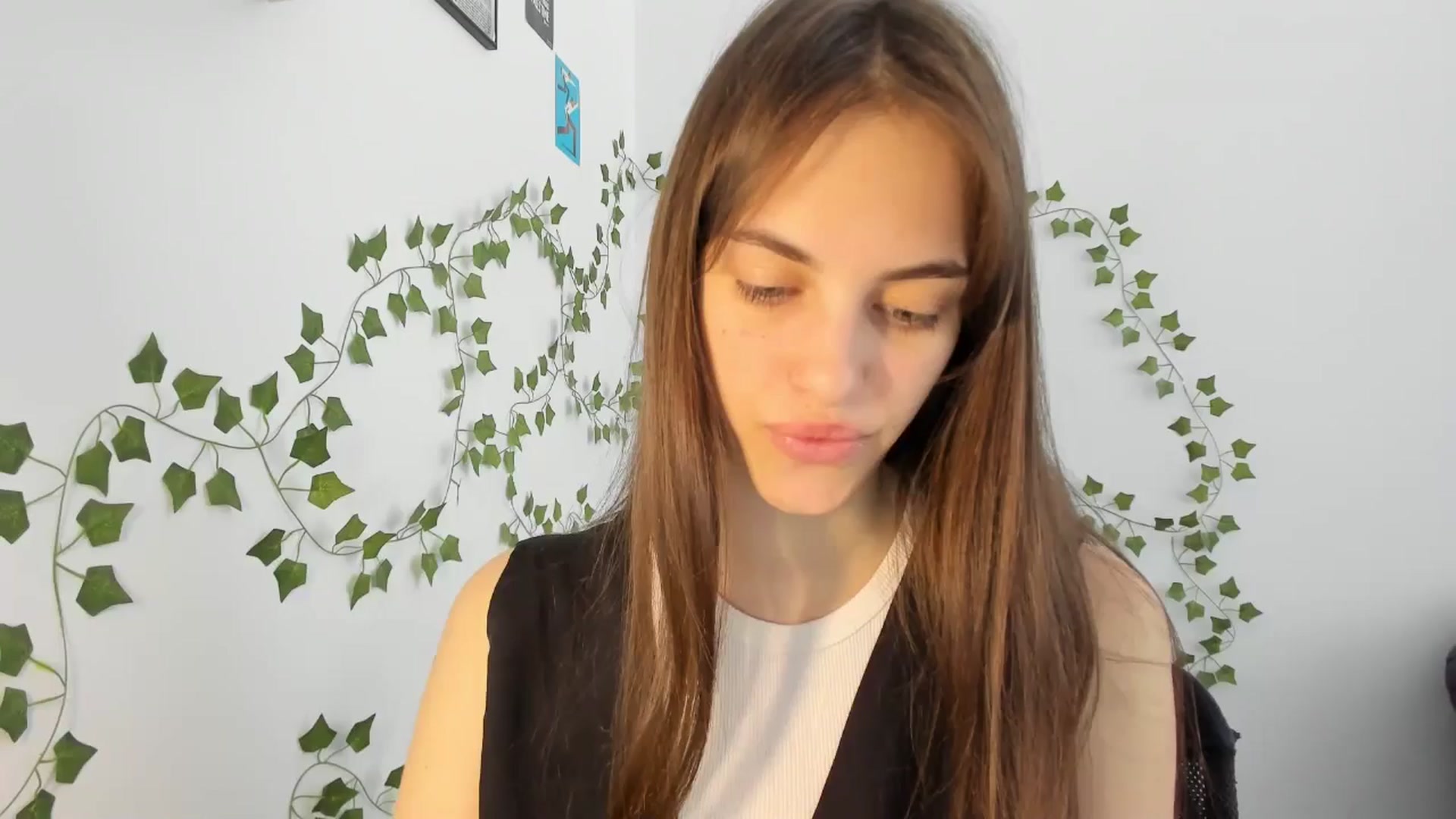 Gallery image thumbnail from Dashamoxy's myfreecams stream on, 04/27/2026, 10:20 image 14 of 20
